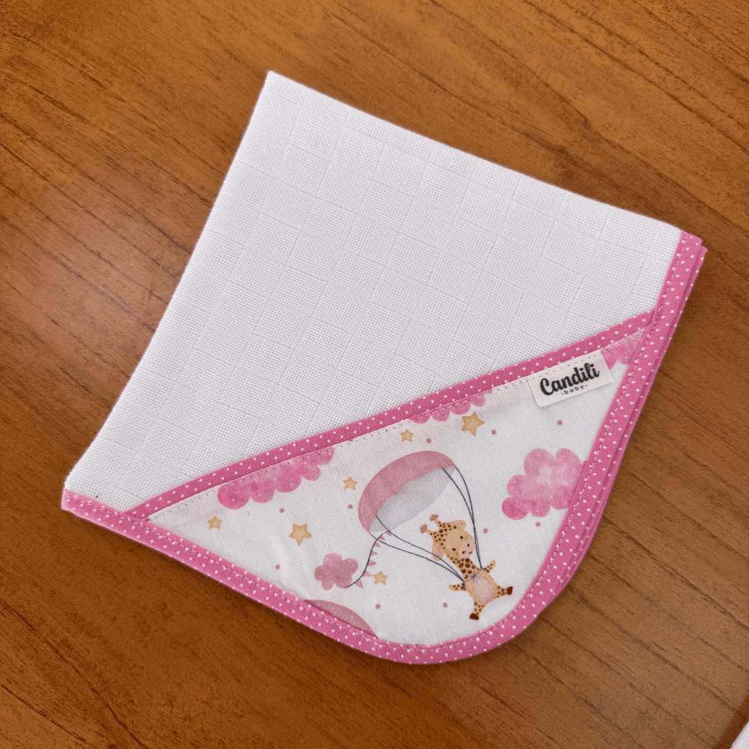 Kit Encanto 4 Peças: Fraldas de Boca e Fralda de Ombro - Balões e Paraquedas Rosa