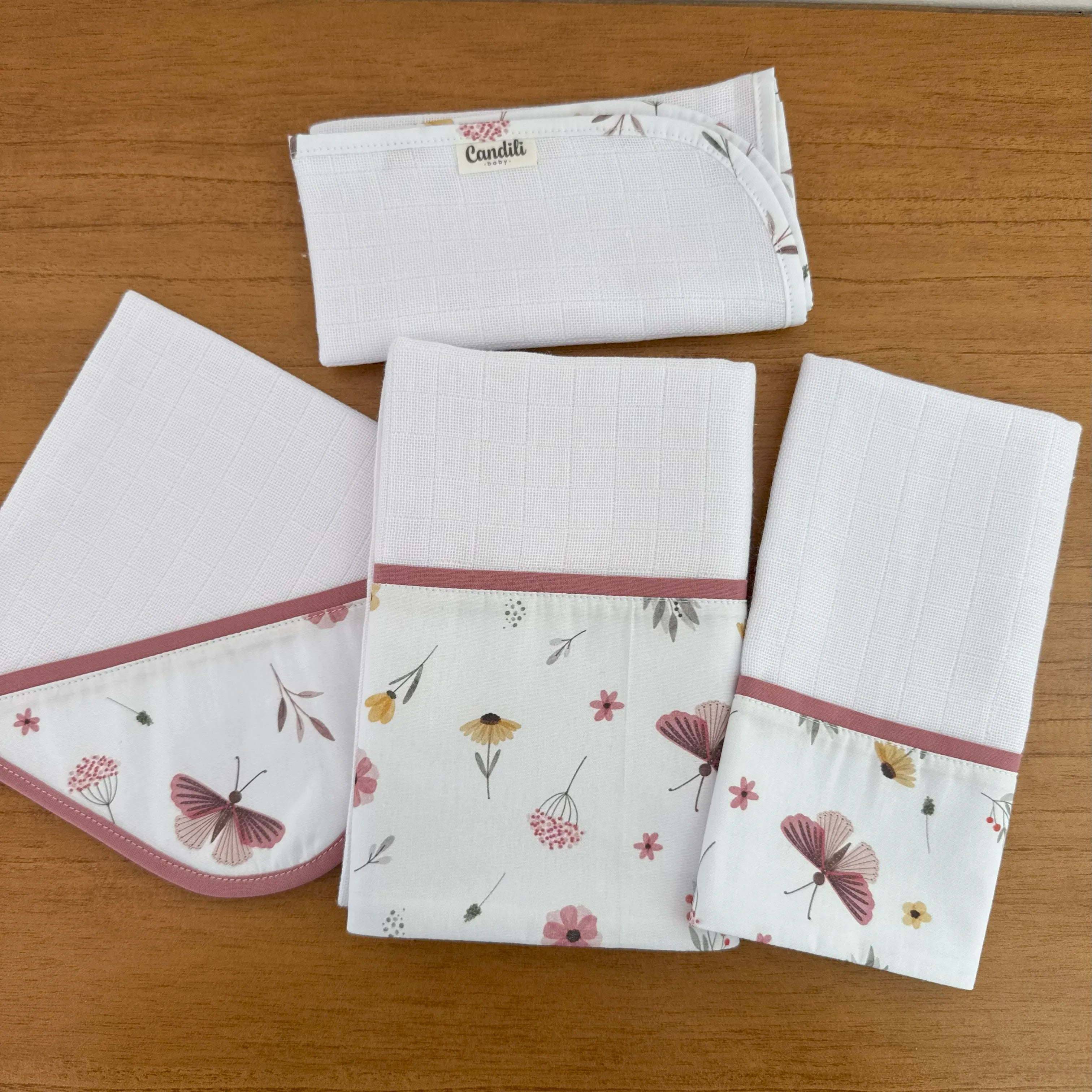 Kit Encanto 4 Peças: Fraldas de Boca e Fralda de Ombro - Borboletas