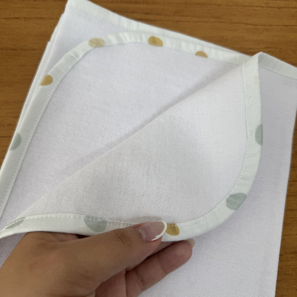 Cueiro Flanelado Premium 100% Algodão - Bolinhas Neutras