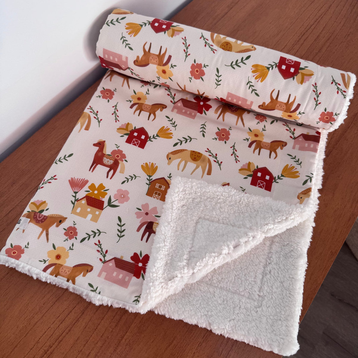 Cobertor de Bebê Carneirinho Sherpa - Cavalinhos e Flores