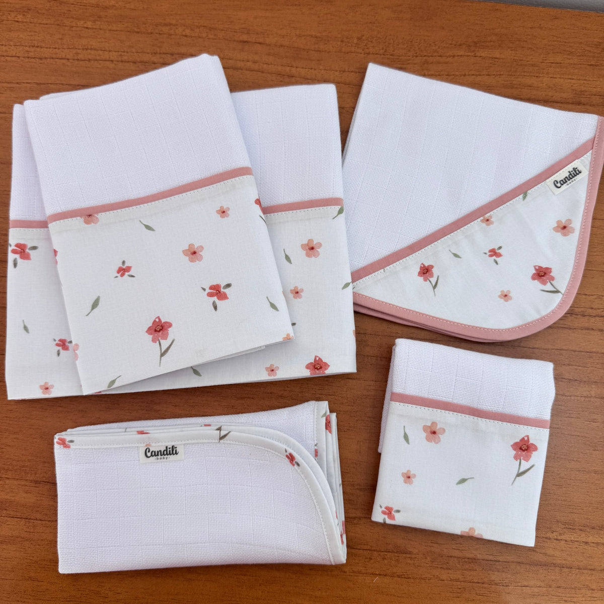 Kit Enxoval Essencial 5 Peças – Flores e Folhas