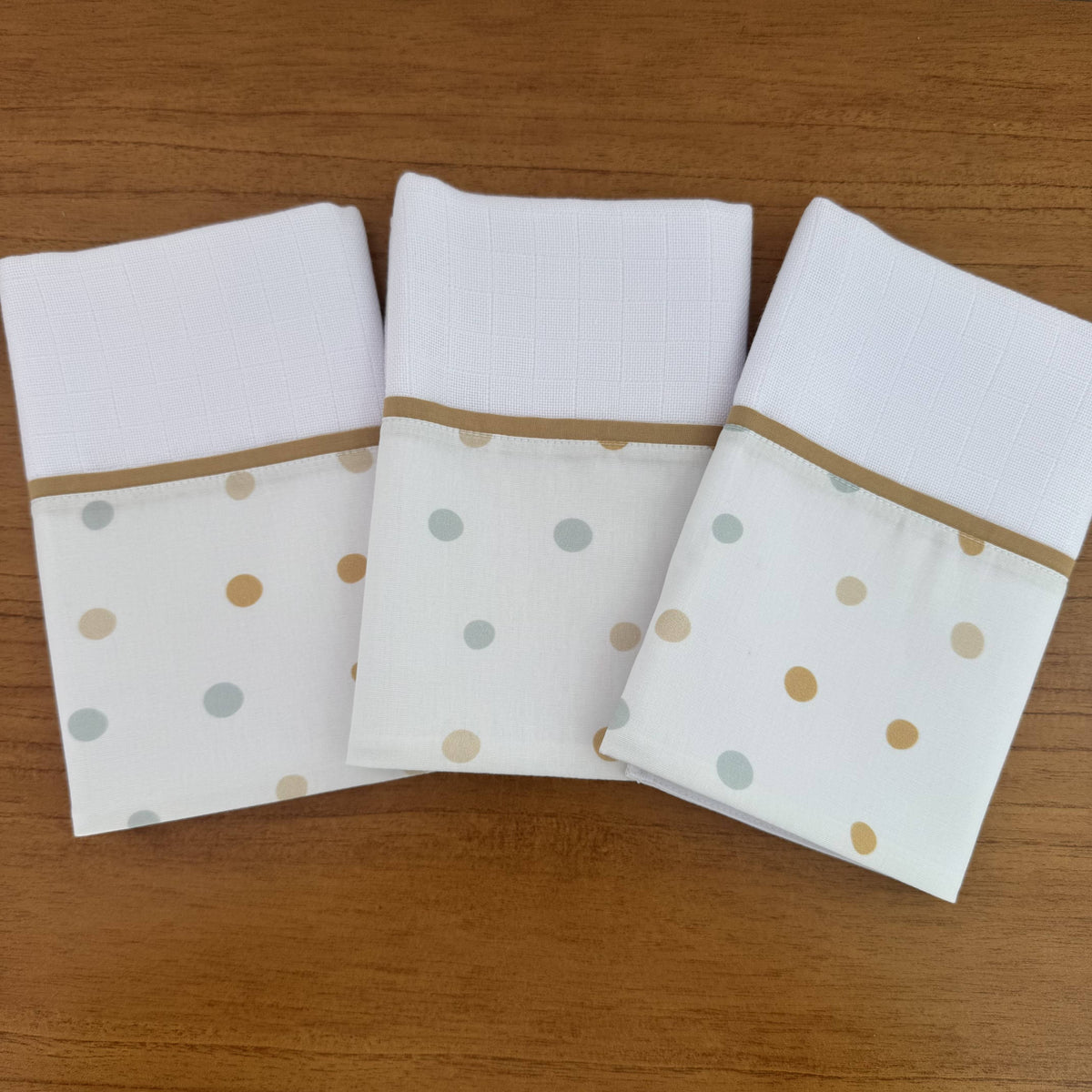 Kit Enxoval Maternidade 20 peças – Bolinhas Neutras