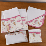Kit Essencial 5 Peças: Fraldas de Boca, Fralda de Ombro e Fralda Multiuso - Balões e Paraquedas Rosa