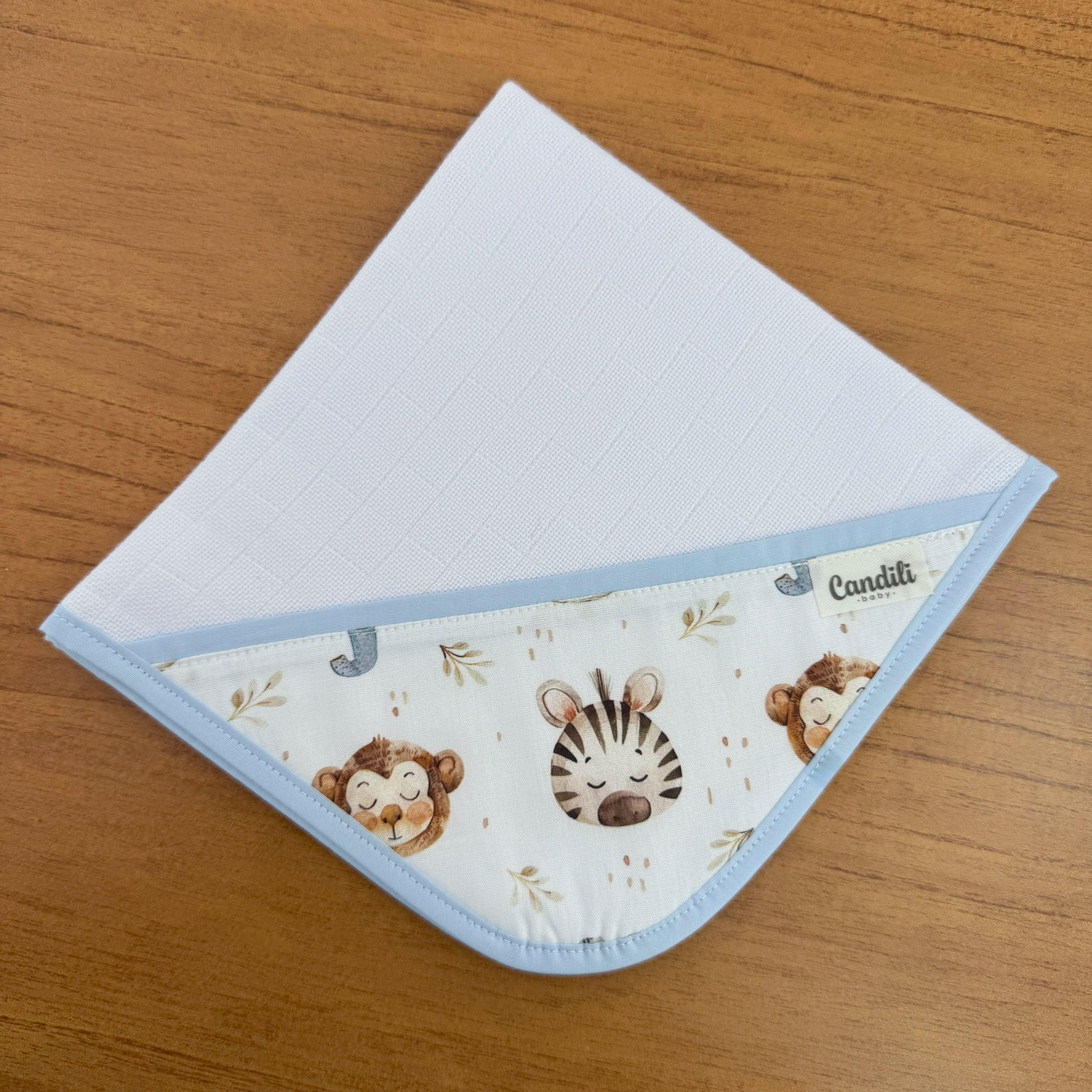 Kit Encanto 4 Peças: Fraldas de Boca e Fralda de Ombro - Animais da Savana