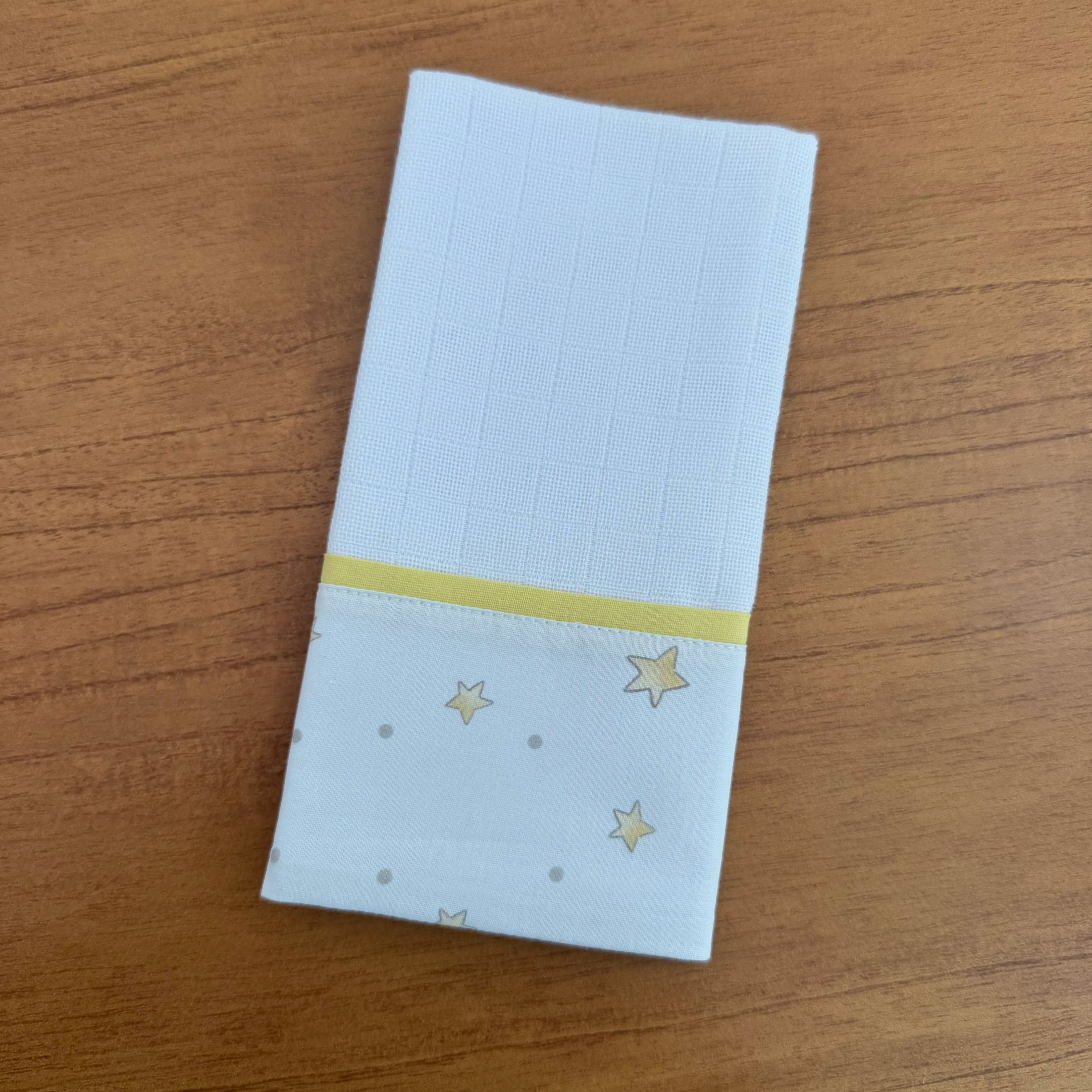 Kit Essencial 5 Peças: Fraldas de Boca, Fralda de Ombro e Fralda Multiuso - Estrelinhas