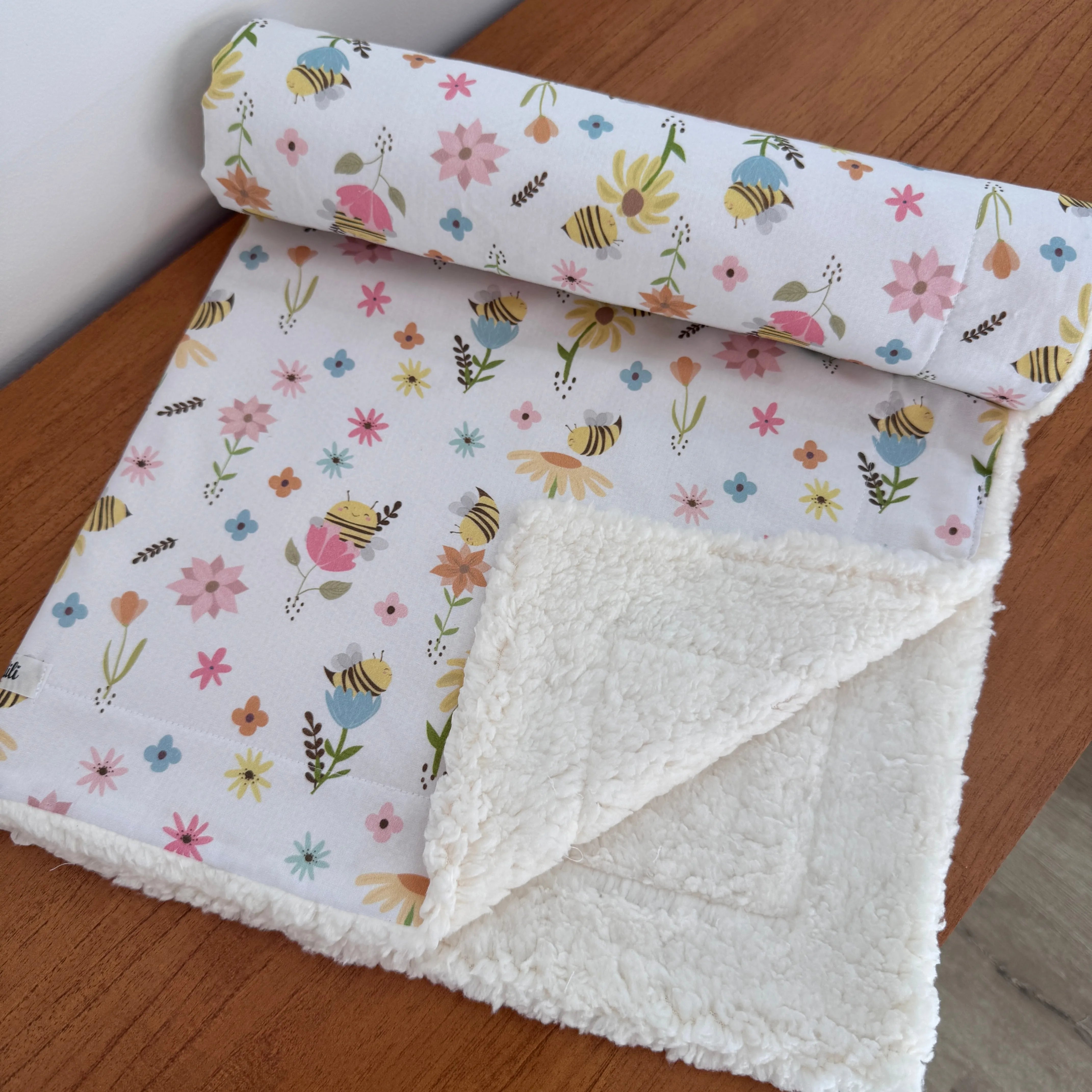 Cobertor Carneirinho - Abelhas no Jardim