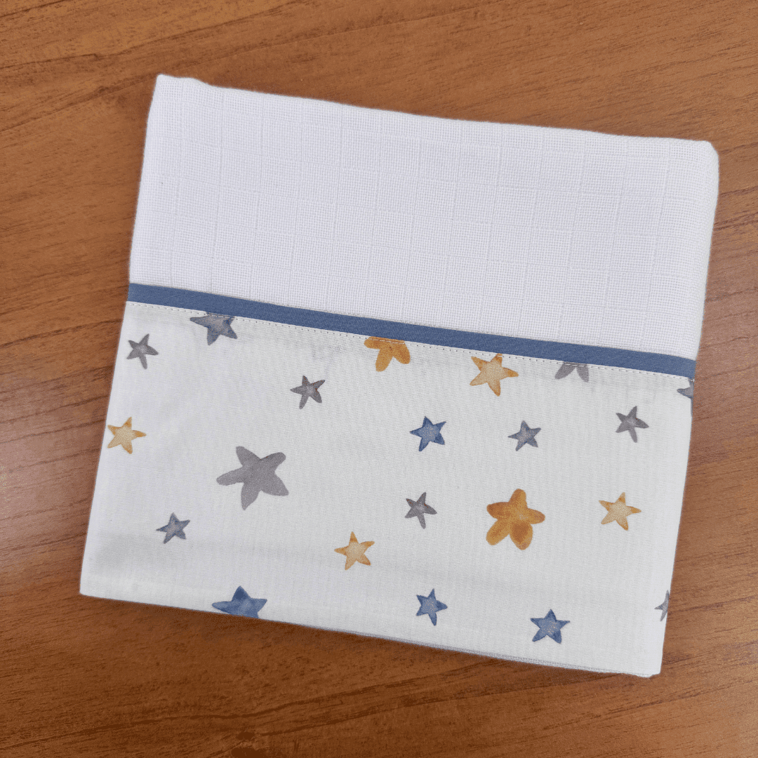 Kit Essencial 5 Peças: Fraldas de Boca, Fralda de Ombro e Fralda Multiuso - Estrelas