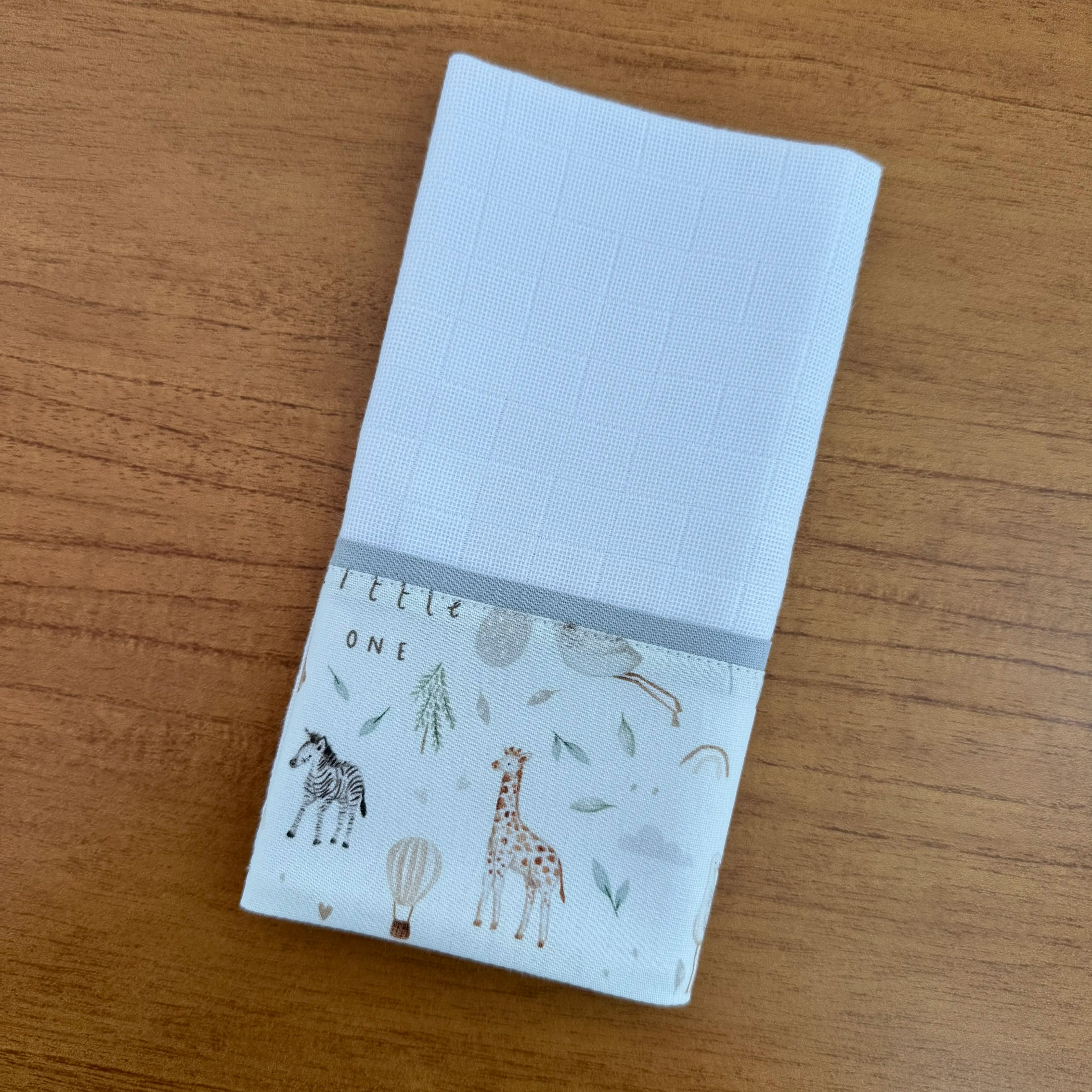 Kit Encanto 4 Peças: Fraldas de Boca e Fralda de Ombro - Safari Baby