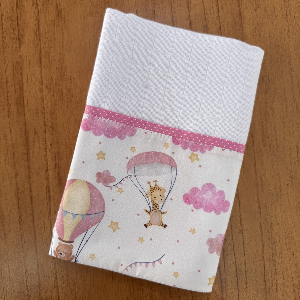 Kit Enxoval Encanto 4 Peças – Balões e Paraquedas Rosa