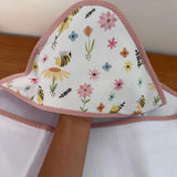 Toalha Fralda de Banho com Capuz Premium - Abelhas no Jardim