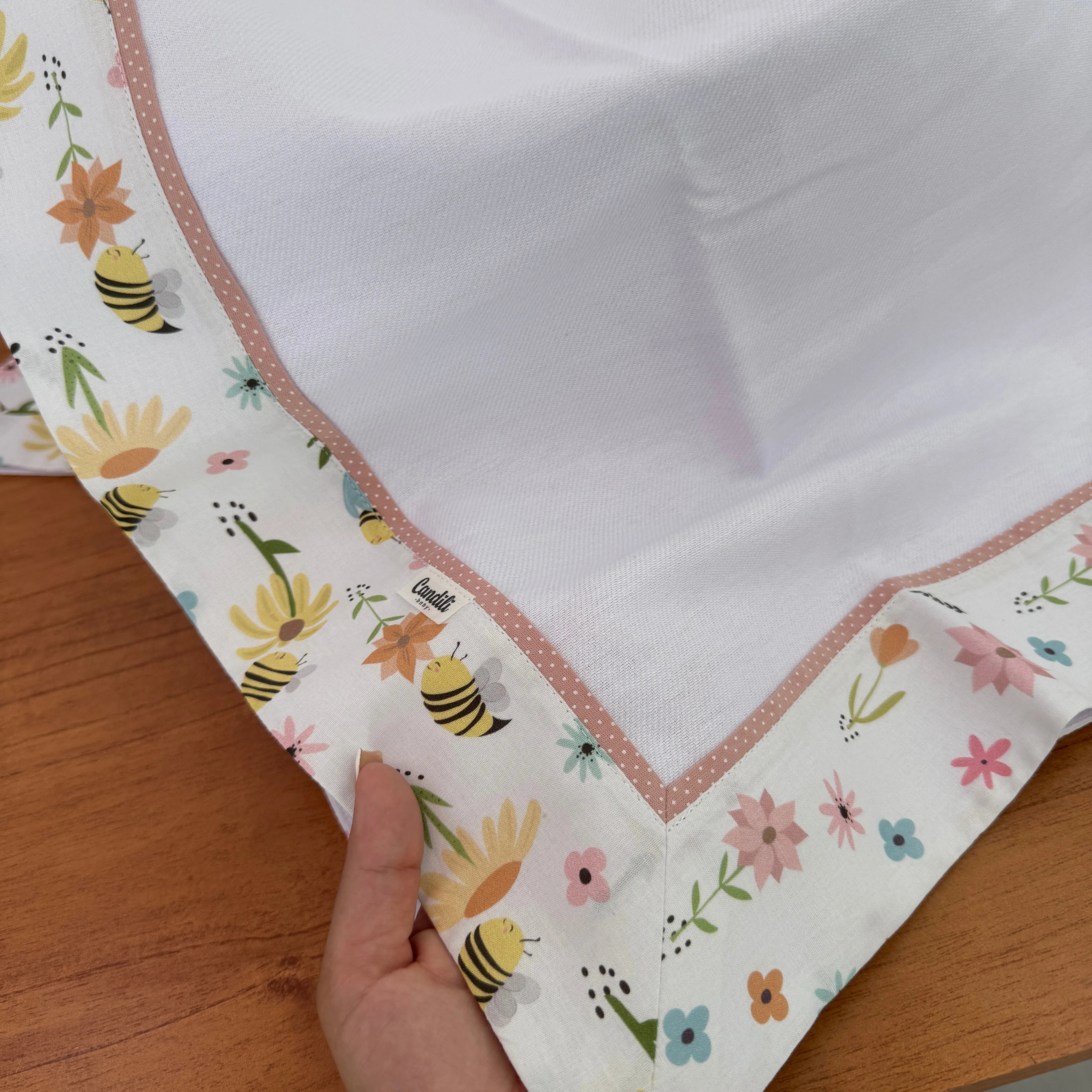 Cueiro Flanelado - Abelhas no Jardim