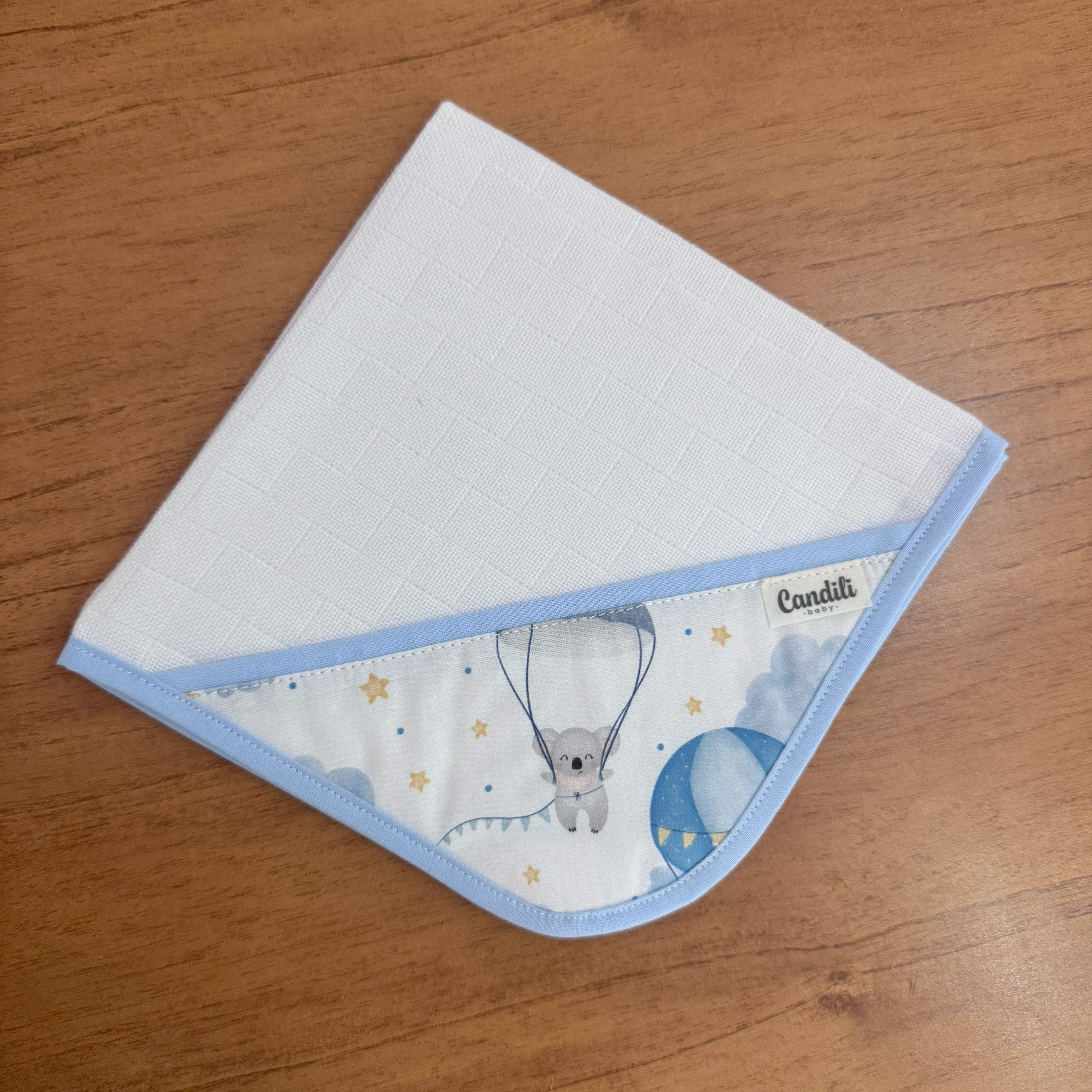Kit Essencial 5 Peças: Fraldas de Boca, Fralda de Ombro e Fralda Multiuso - Balões e Paraquedas Azul