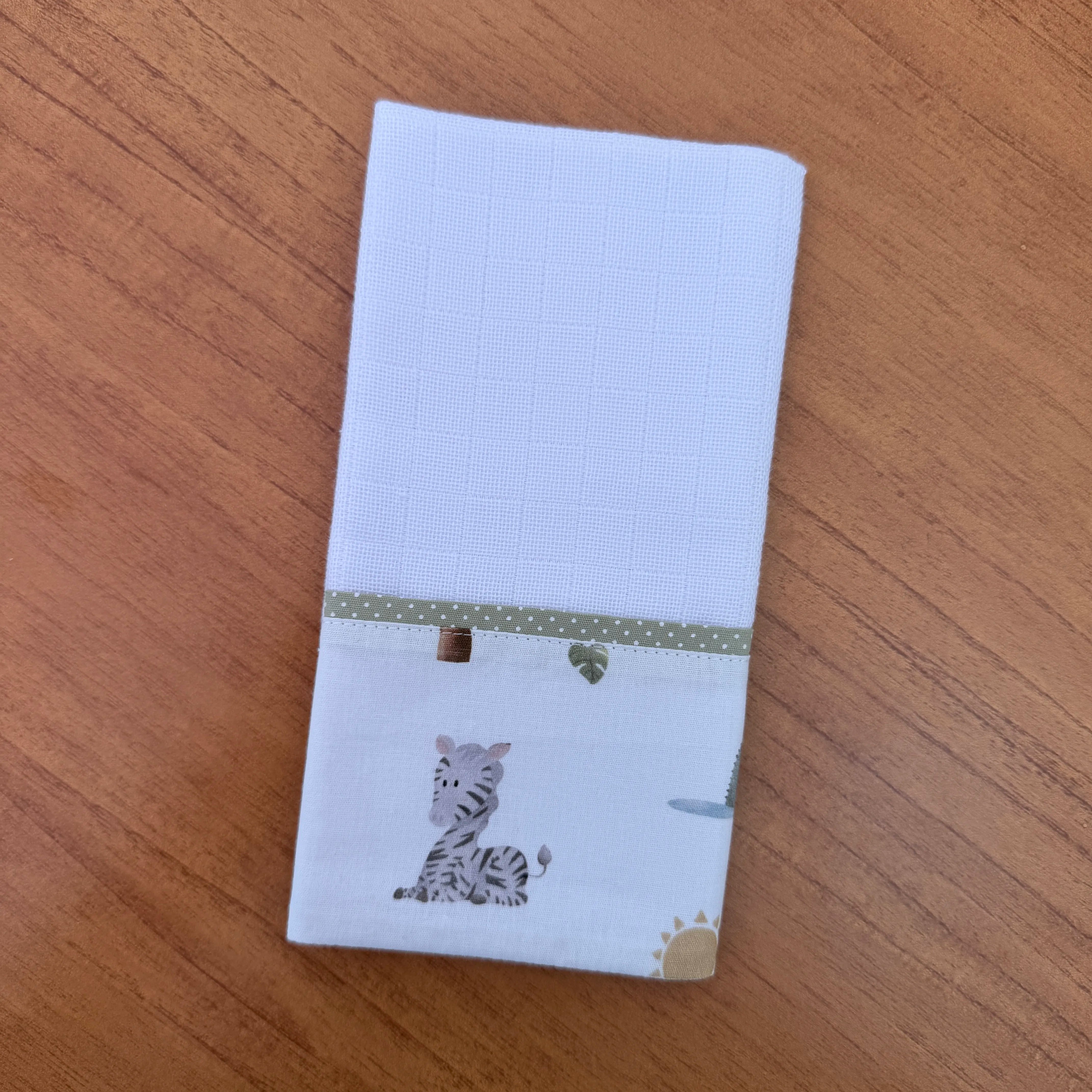 Kit Amamentação 2 Peças: Fralda de Ombro e Fralda de Boca - Safari Banho de Sol
