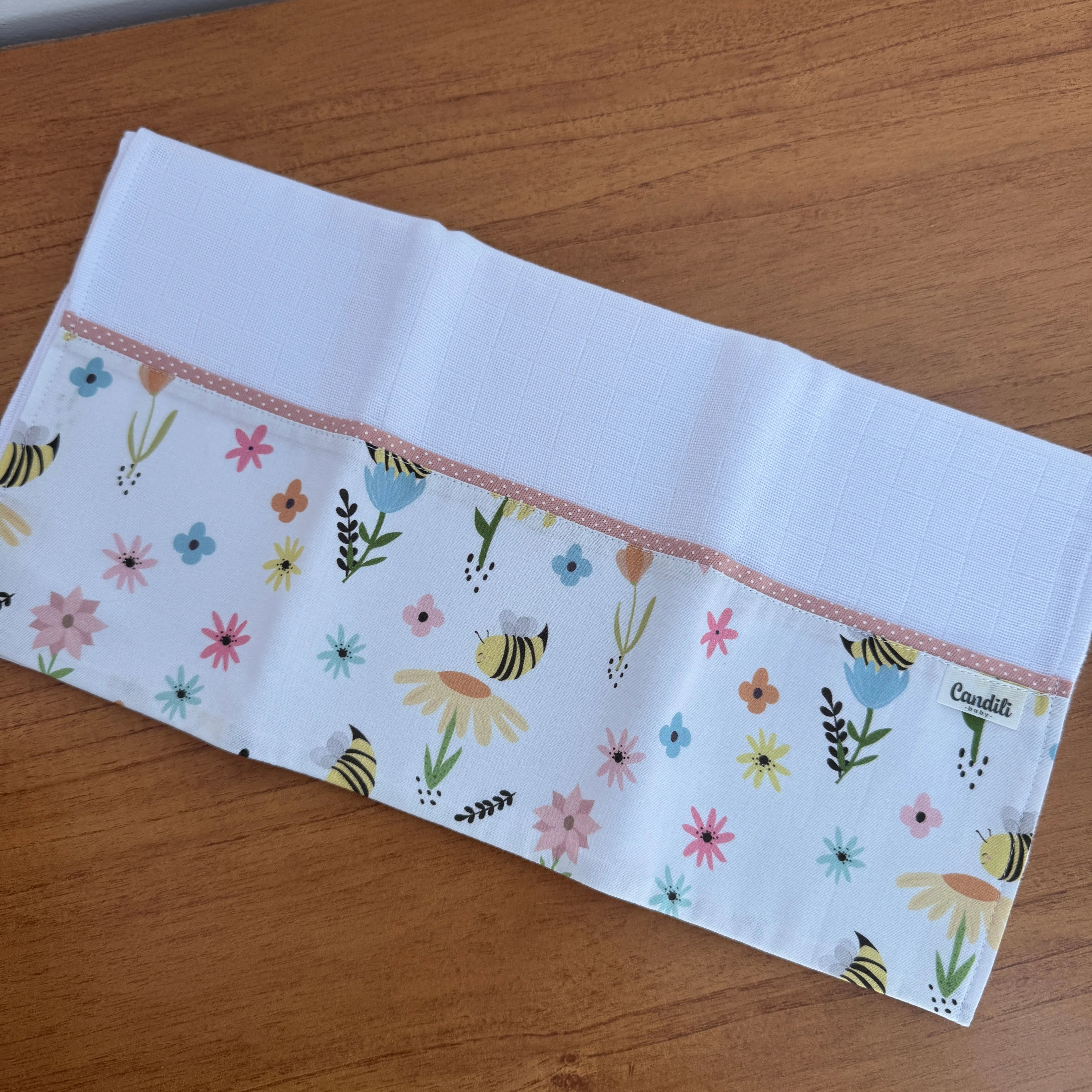 Fralda de Ombro - Abelhas no Jardim