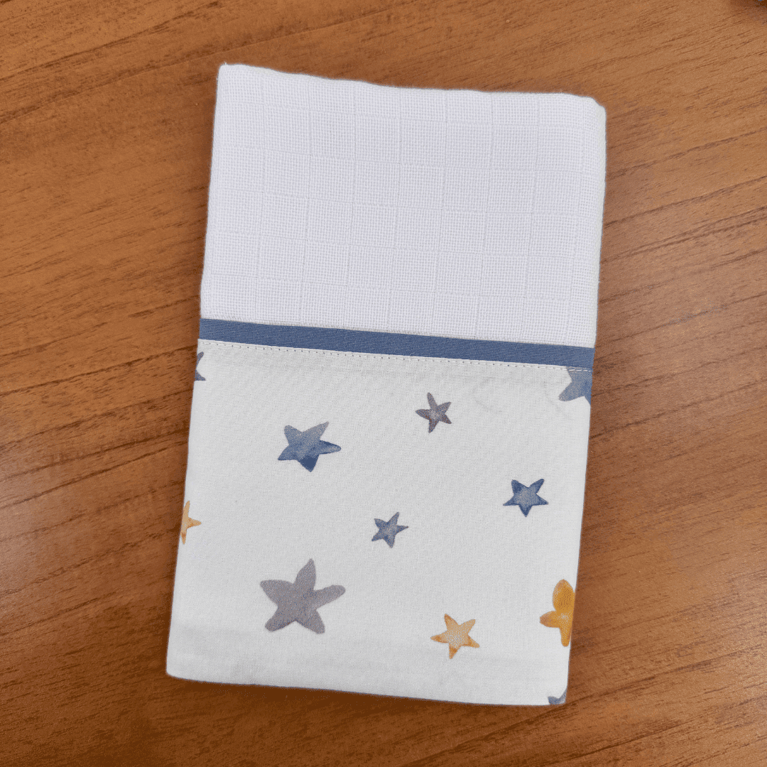 Kit Essencial 5 Peças: Fraldas de Boca, Fralda de Ombro e Fralda Multiuso - Estrelas