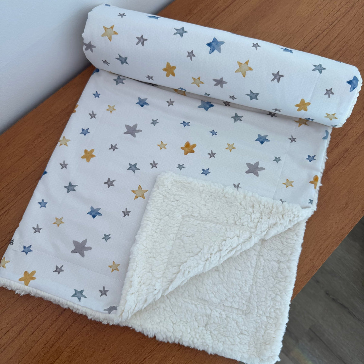 Cobertor de Bebê Carneirinho Sherpa - Estrelas