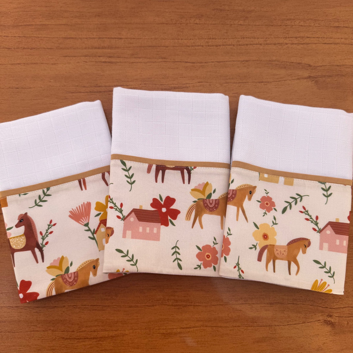 Kit Enxoval Maternidade 20 peças – Cavalinhos e Flores