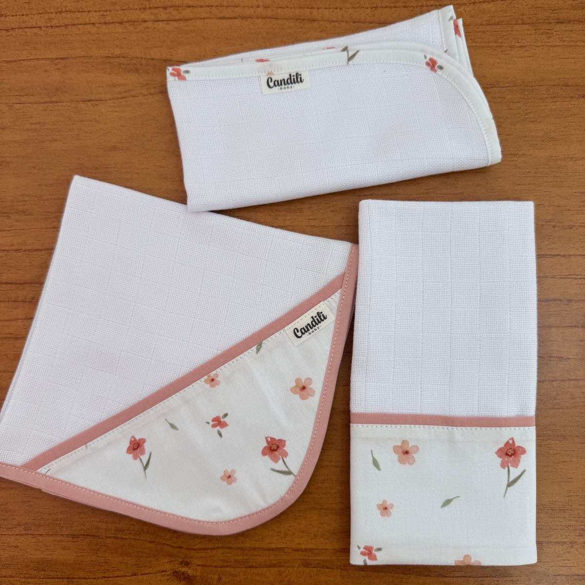 Kit Enxoval Fraldas de Boca 3 Peças – Flores e Folhas