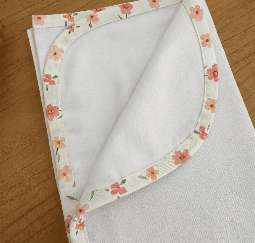 Cueiro Flanelado Premium 100% Algodão - Flores e Folhas