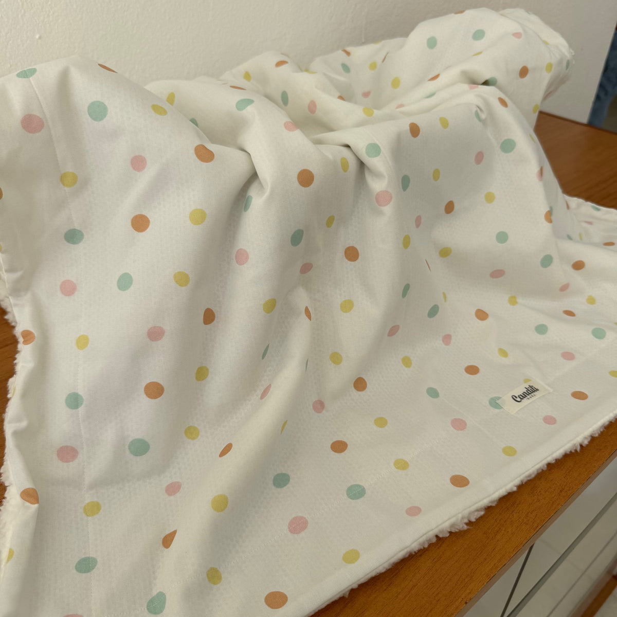 Cobertor de Bebê Carneirinho Sherpa - Bolinhas Rosas