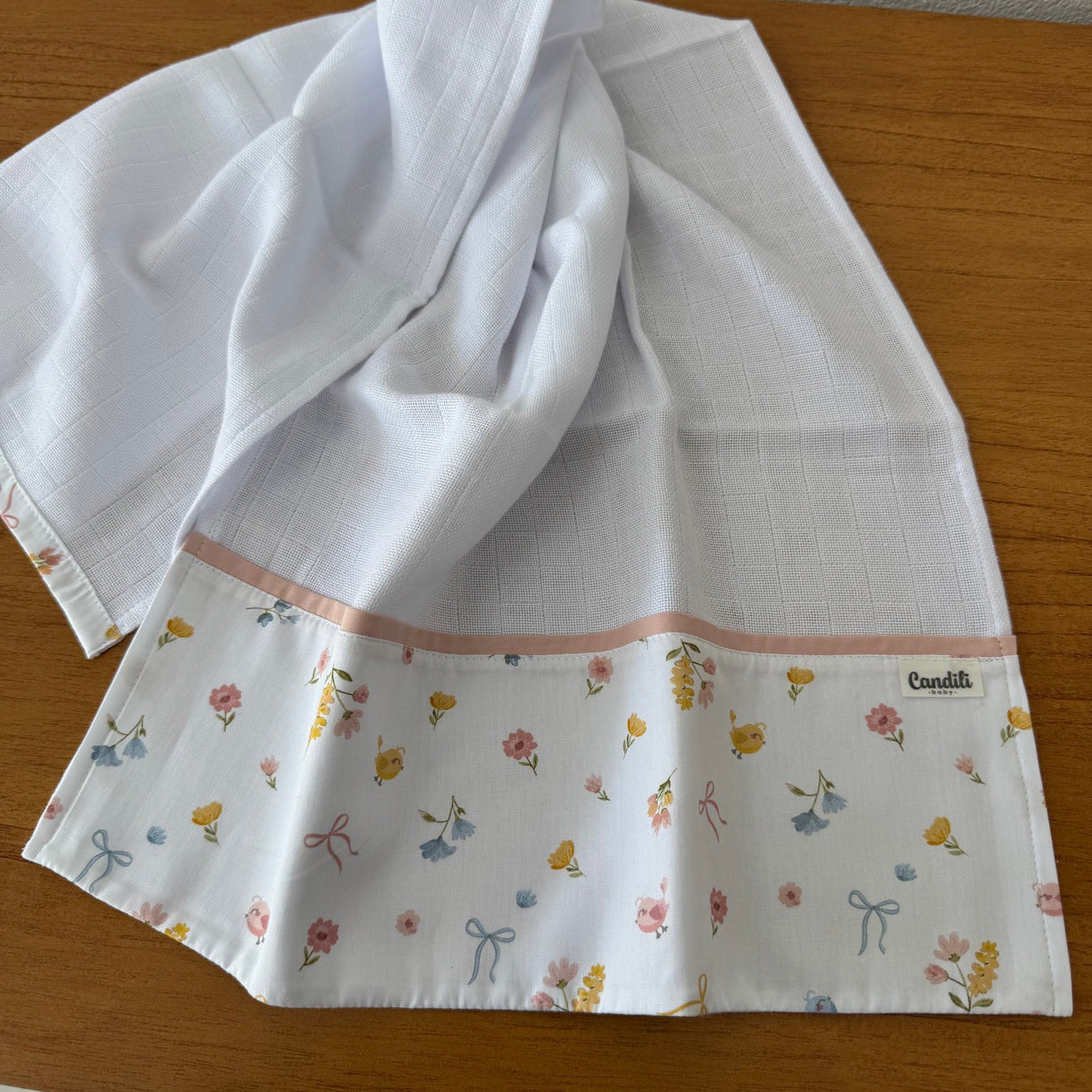 Fralda de Ombro Premium 100% Algodão - Passarinhos e Flores