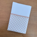 Kit Essencial 5 Peças: Fraldas de Boca, Fralda de Ombro e Fralda Multiuso - Xadrez Rosa