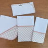 Kit Encanto 4 Peças: Fraldas de Boca e Fralda de Ombro - Xadrez Rosa