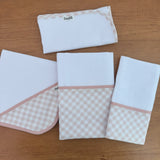 Kit Encanto 4 Peças: Fraldas de Boca e Fralda de Ombro - Xadrez Rosa