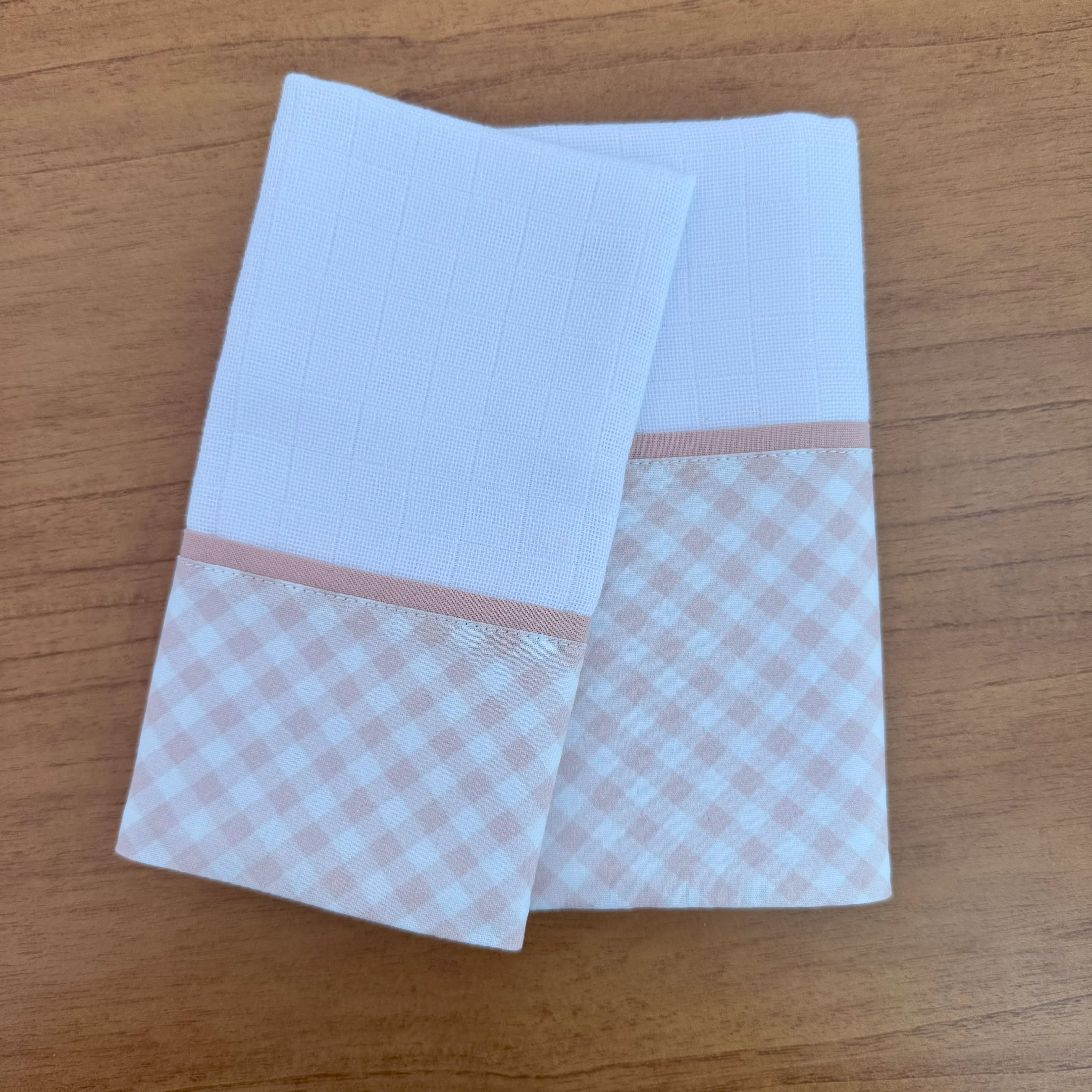 Kit Amamentação 2 Peças: Fralda de Ombro e Fralda de Boca - Xadrez Rosa