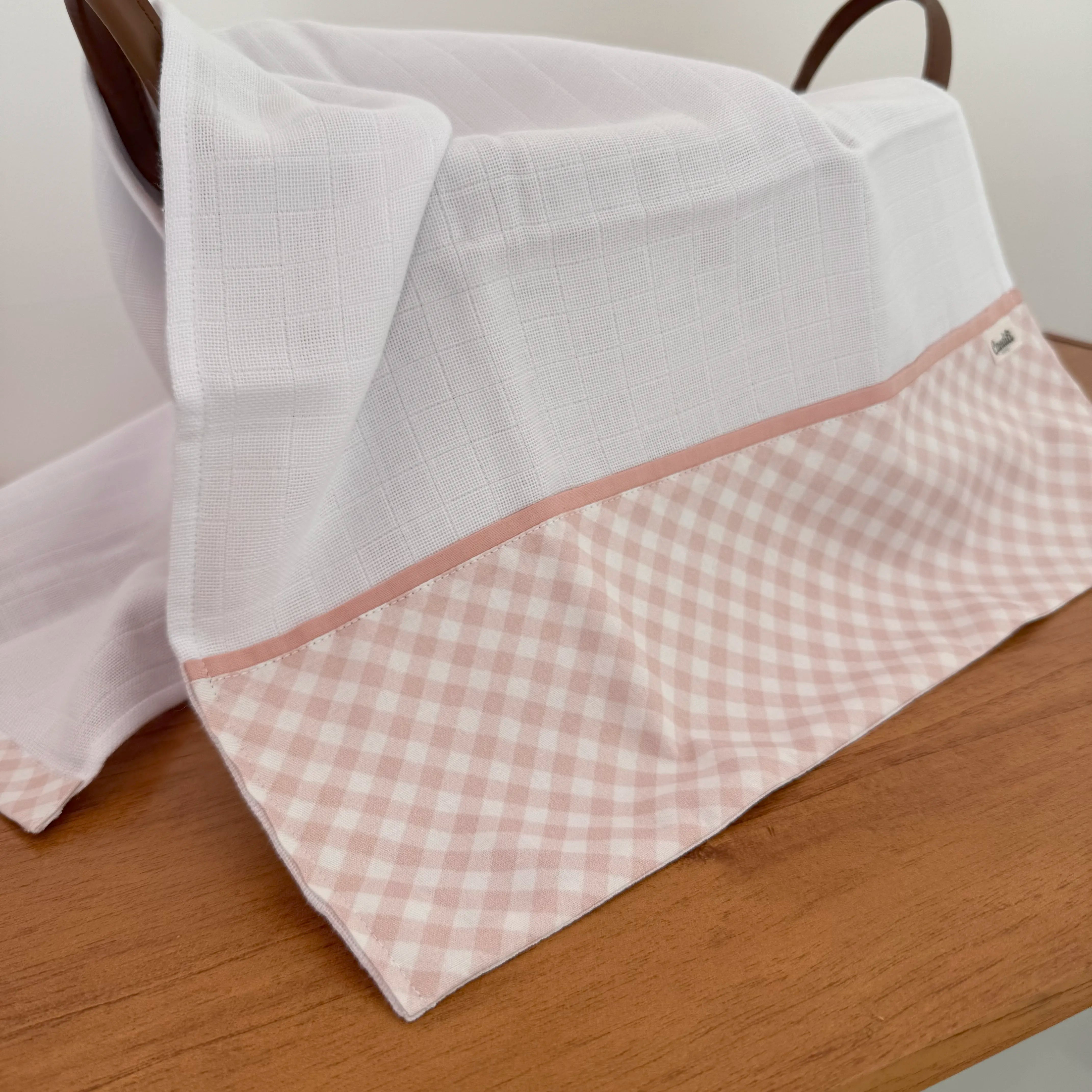 Fralda de Ombro - Xadrez Rosa