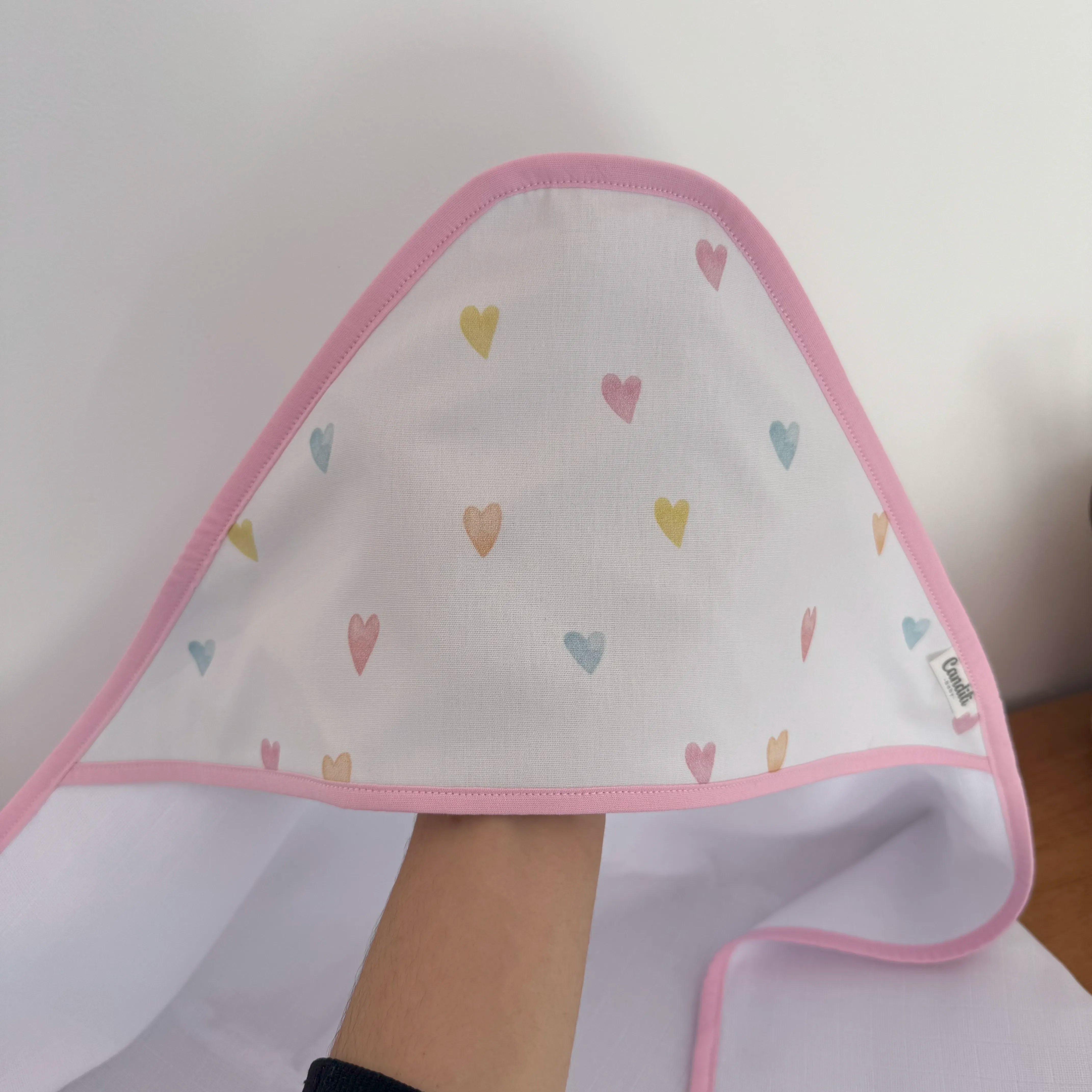 Toalha Fralda de Banho com Capuz Premium - Corações Coloridos