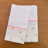 Kit Amamentação 2 Peças: Fralda de Ombro e Fralda de Boca - Corações Coloridos