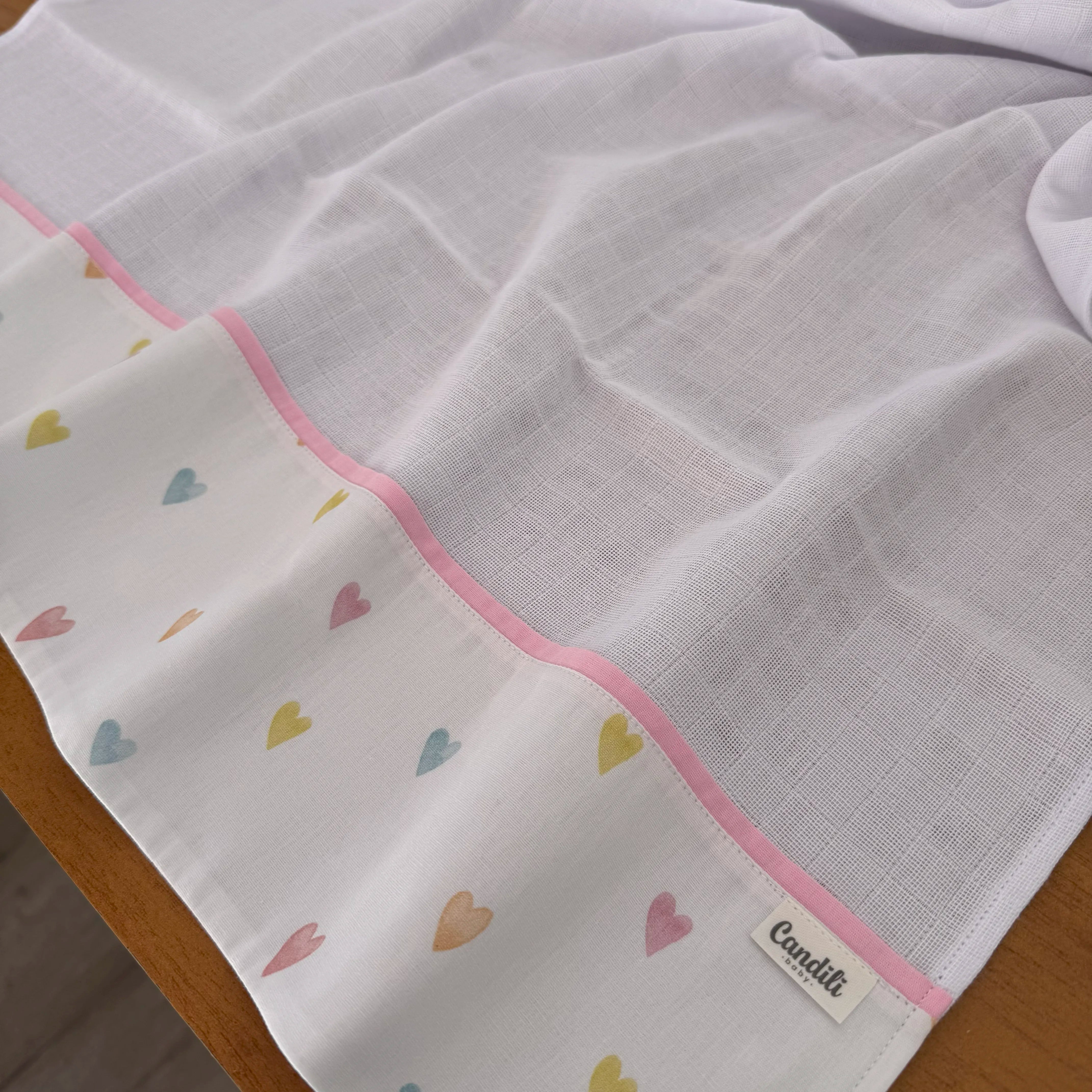 Fralda Multiuso - Corações Coloridos