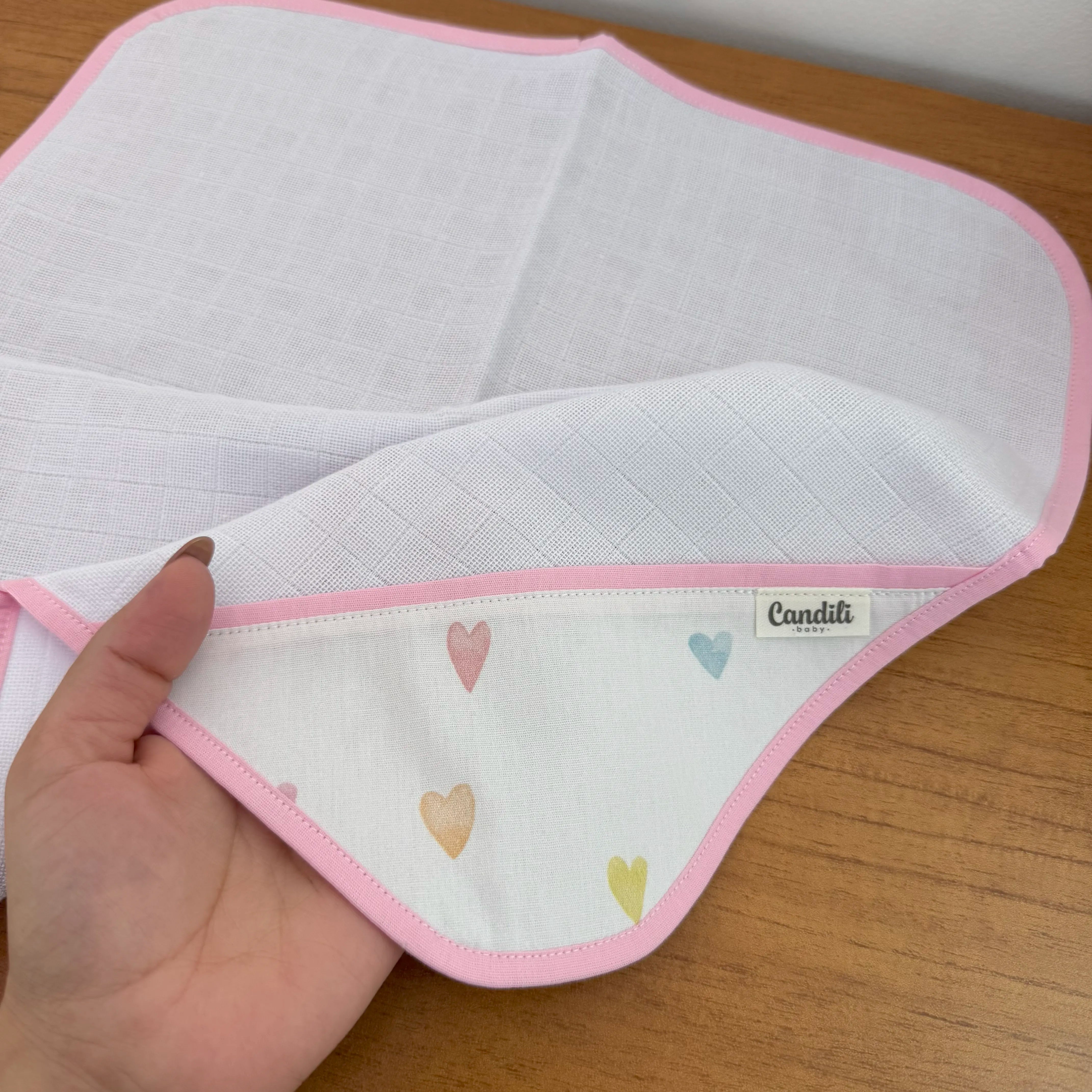 Fralda de Boca Cantinho - Corações Coloridos