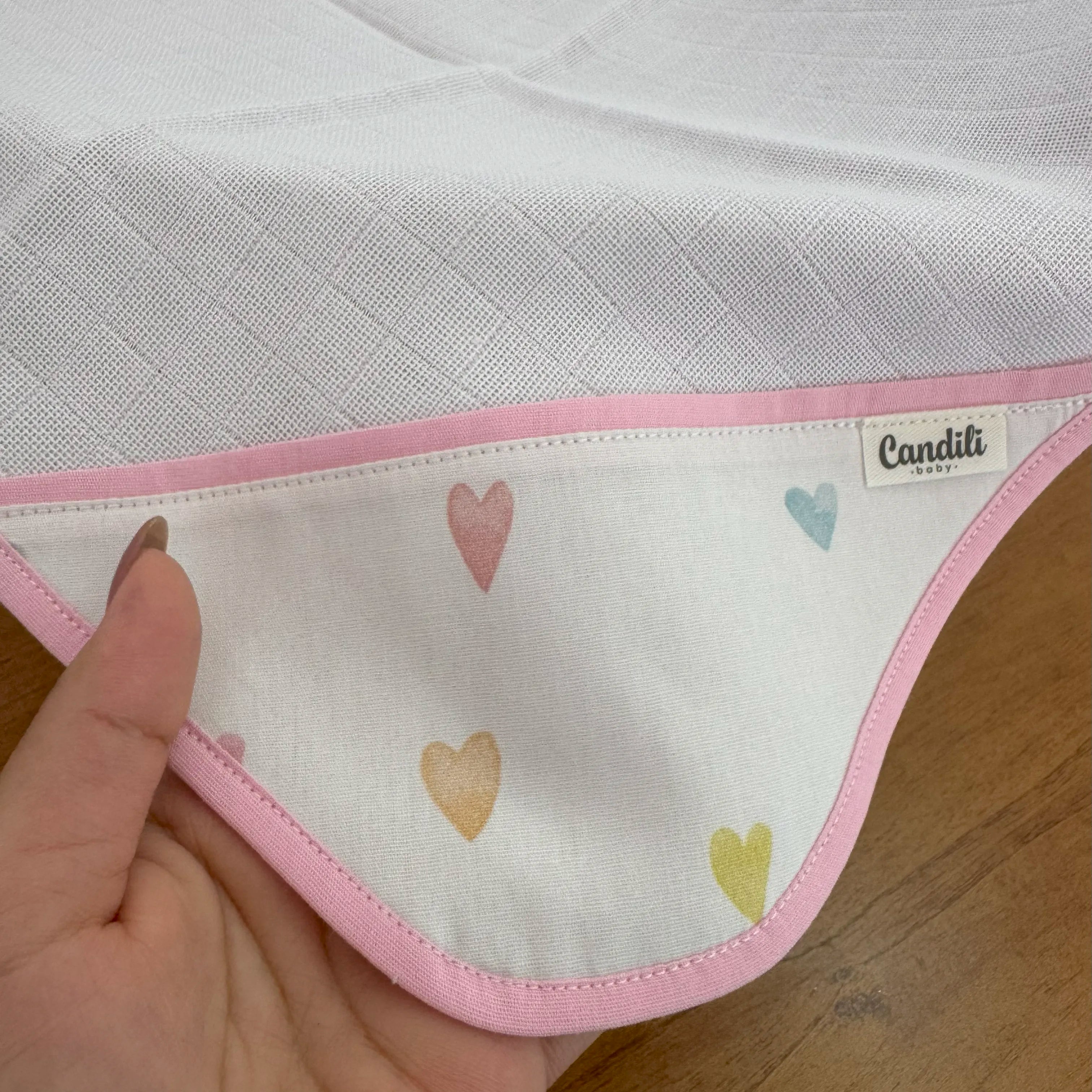 Fralda de Boca Cantinho - Corações Coloridos