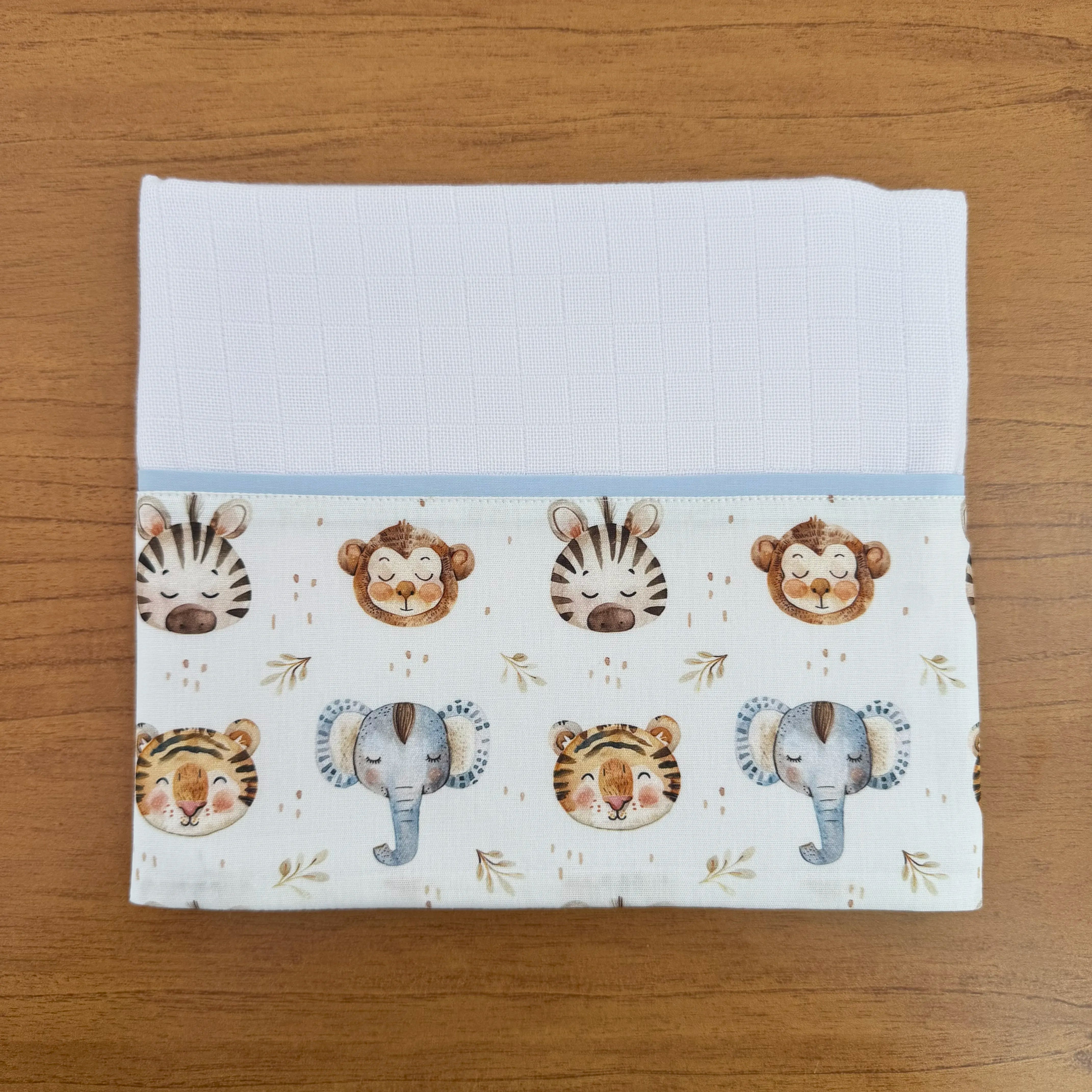 Kit Passeio 3 Peças: Fralda de Boca, Fralda de Ombro e Fralda Multiuso - Animais da Savana