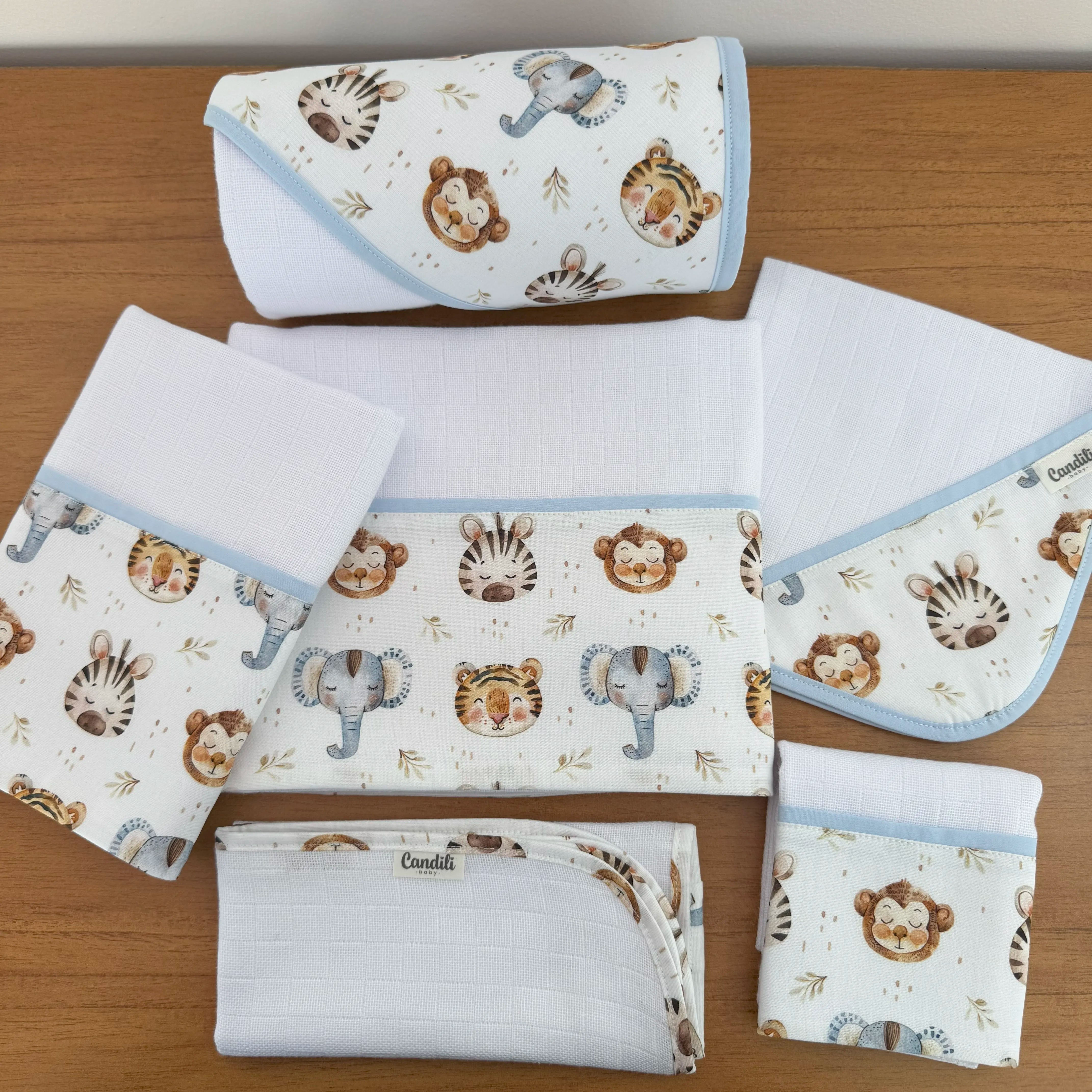 Kit Afeto 6 Peças: Fraldas de Boca, Fralda de Ombro, Fralda Multiuso e Toalha de Banho - Animais da Savana