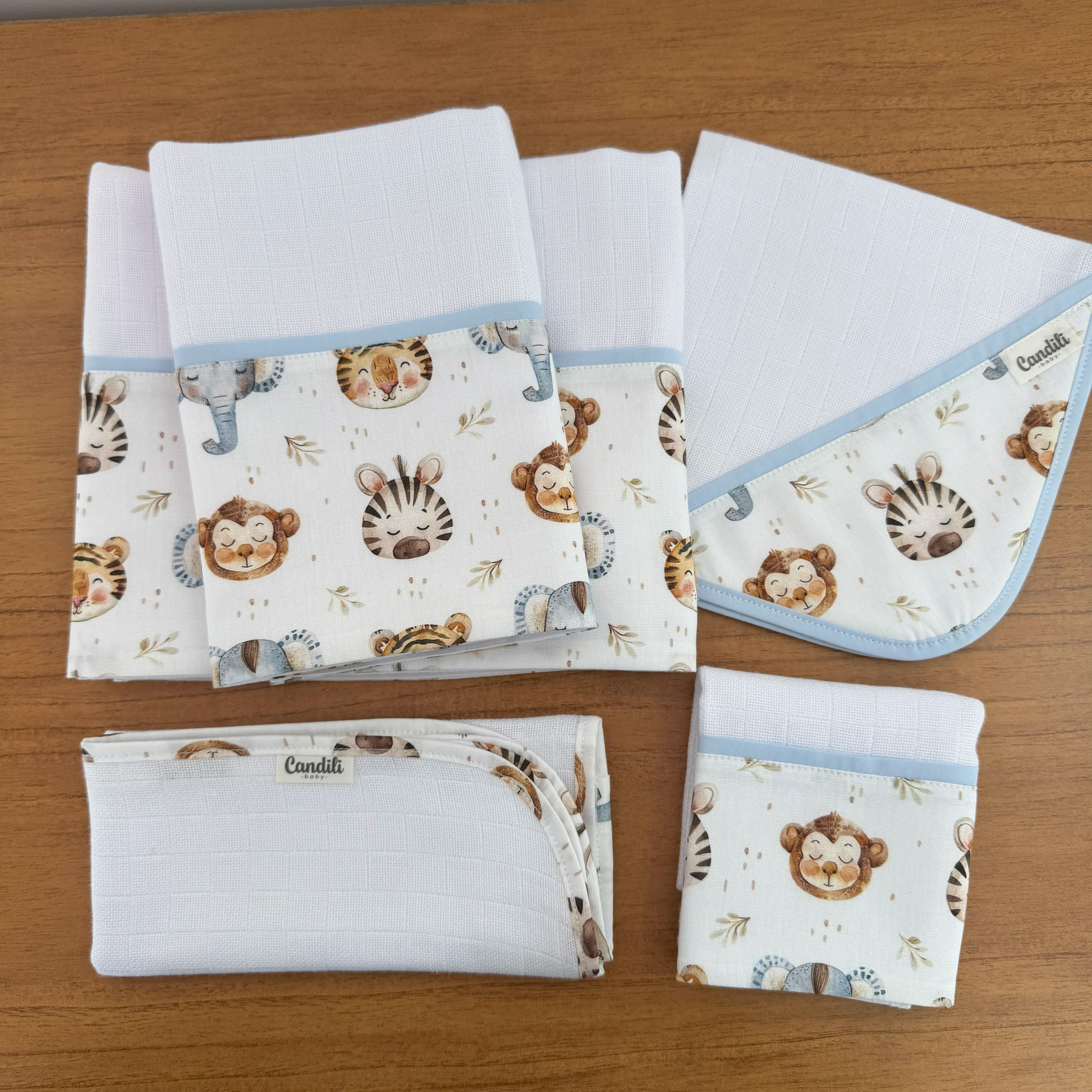 Kit Essencial 5 Peças: Fraldas de Boca, Fralda de Ombro e Fralda Multiuso - Animais da Savana