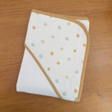 Kit Afeto 6 Peças: Fraldas de Boca, Fralda de Ombro, Fralda Multiuso e Toalha de Banho - Bolinhas Neutras