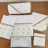 Kit Afeto 6 Peças: Fraldas de Boca, Fralda de Ombro, Fralda Multiuso e Toalha de Banho - Bolinhas Neutras