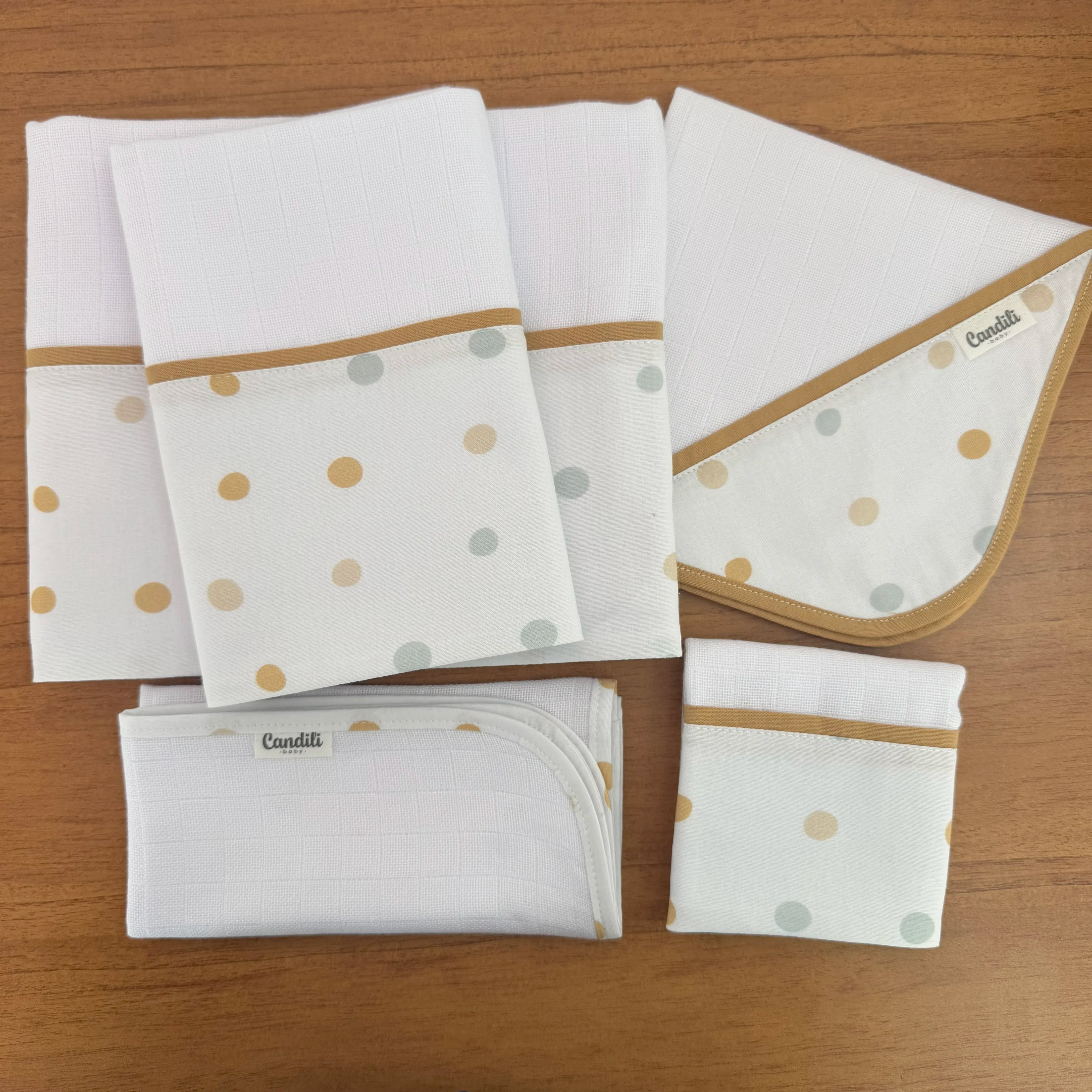 Kit Essencial 5 Peças: Fraldas de Boca, Fralda de Ombro e Fralda Multiuso - Bolinhas Neutras