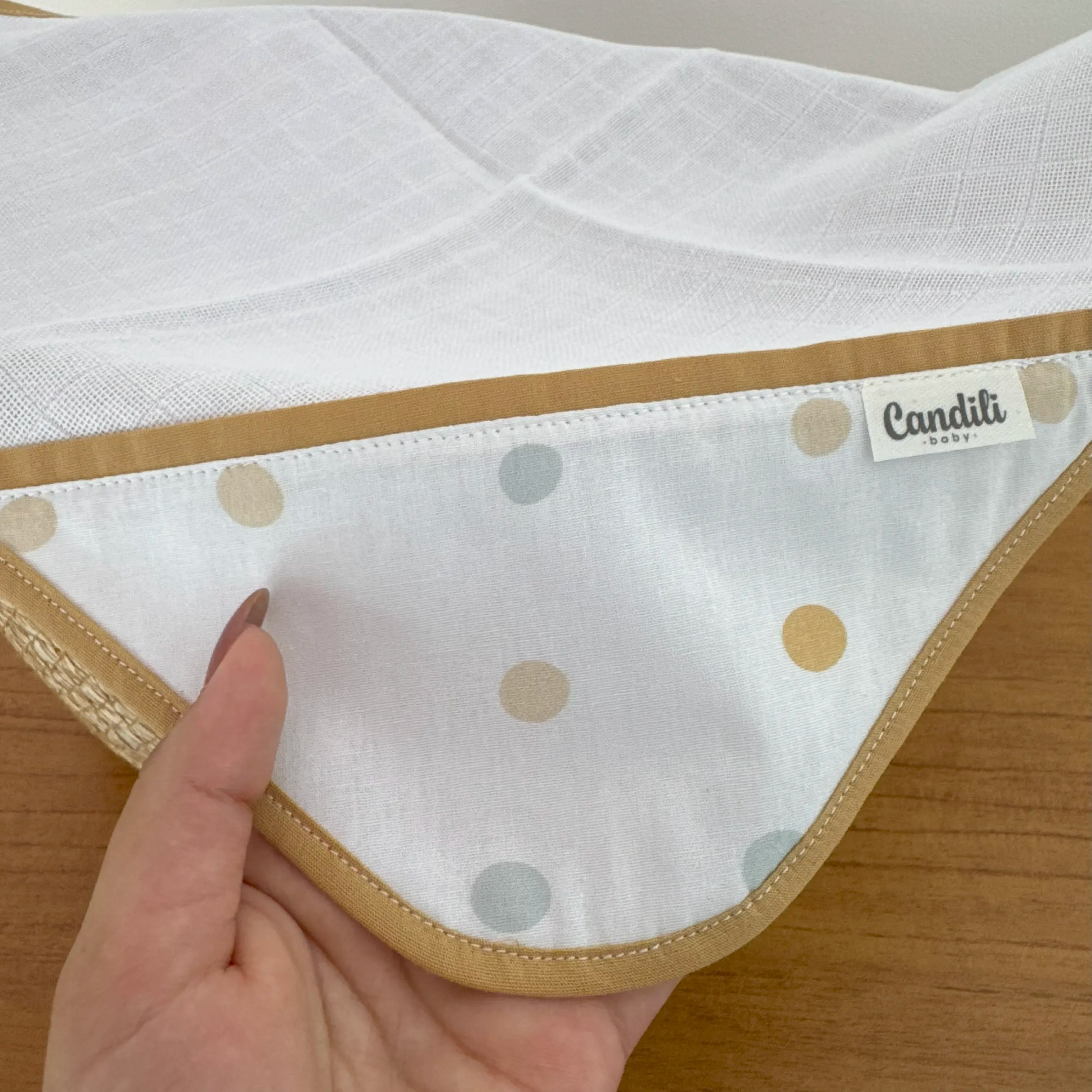 Fralda de Boca Cantinho - Bolinhas Neutras