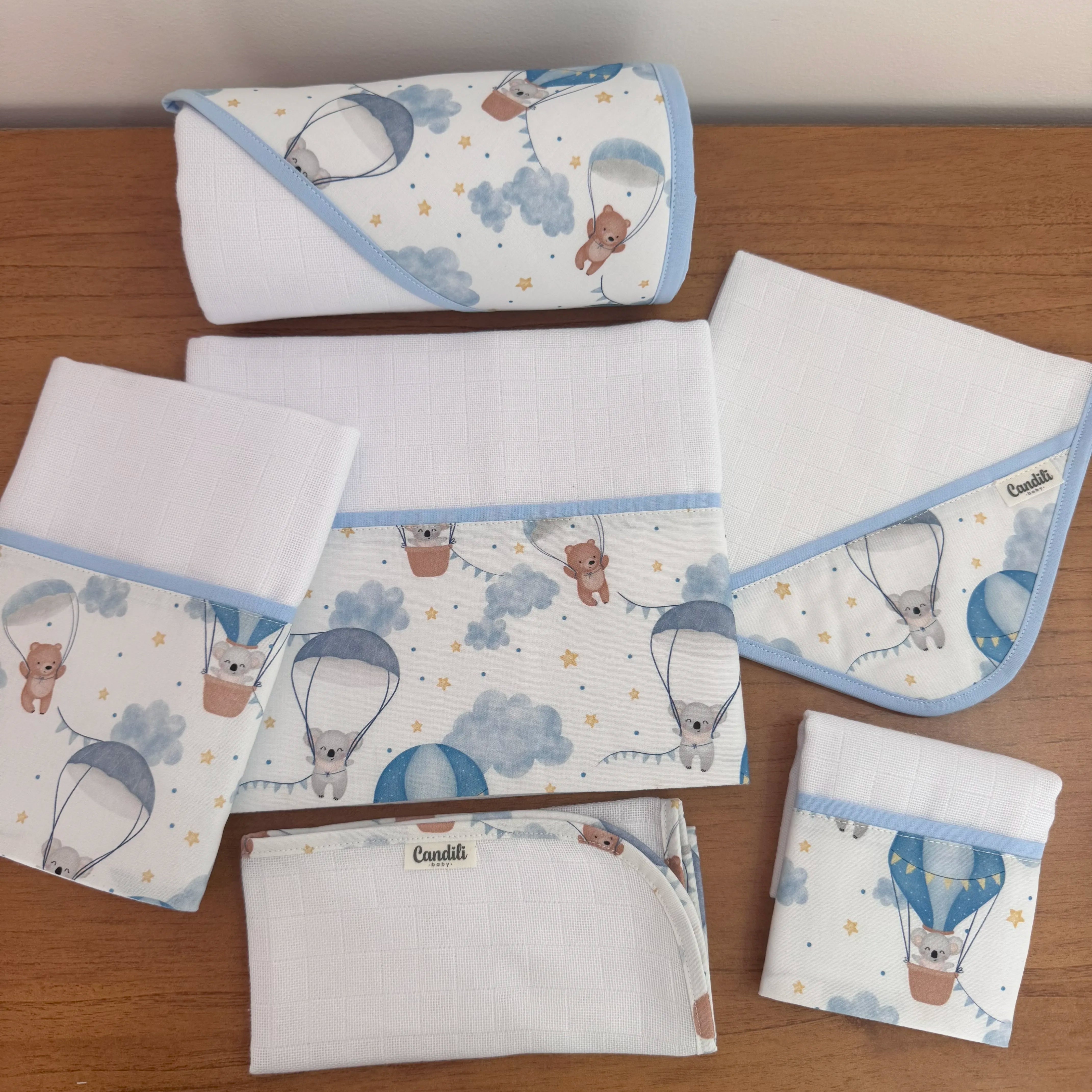 Kit Afeto 6 Peças: Fraldas de Boca, Fralda de Ombro, Fralda Multiuso e Toalha de Banho - Balões e Paraquedas Azul