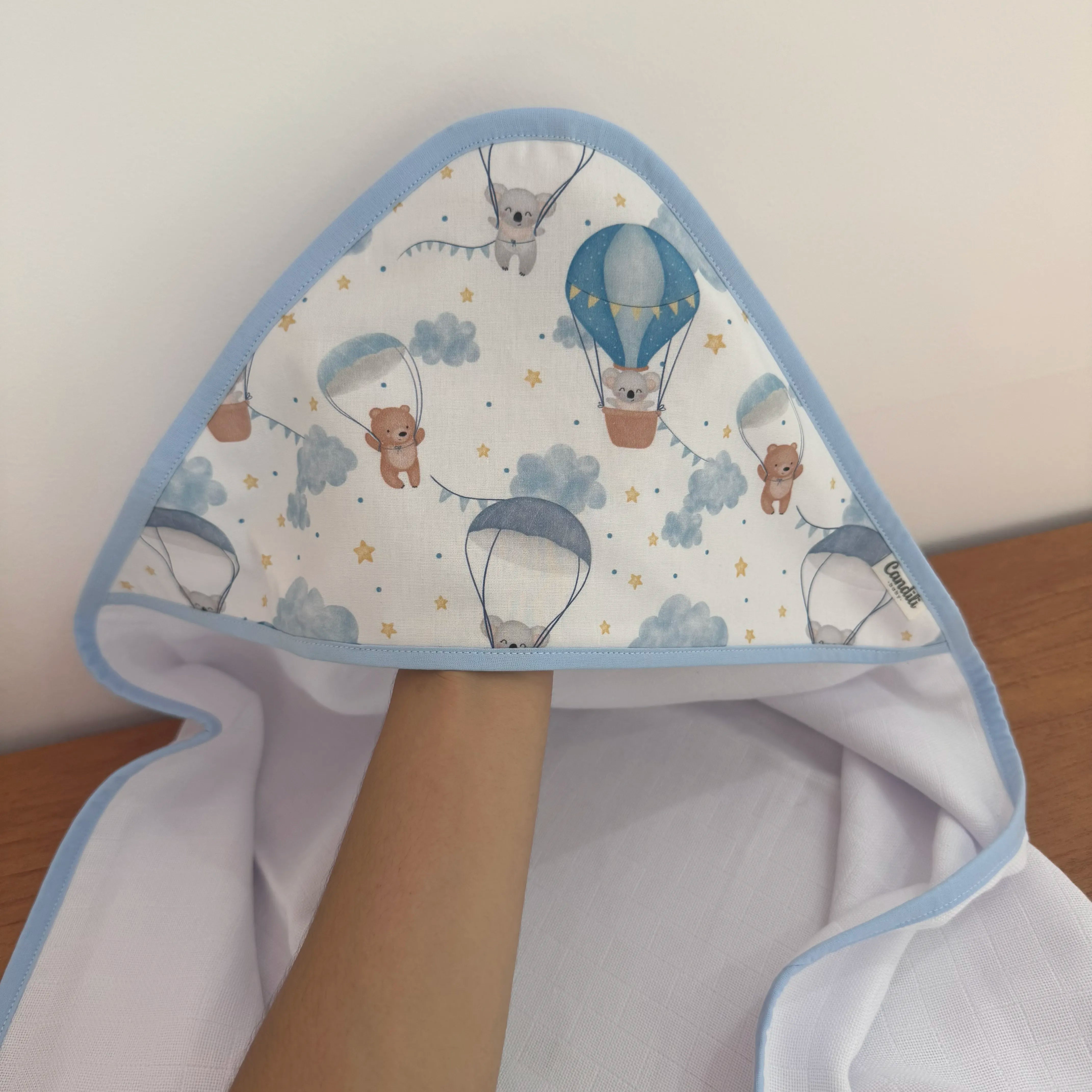Toalha Fralda de Banho com Capuz Premium - Balões e Paraquedas Azul