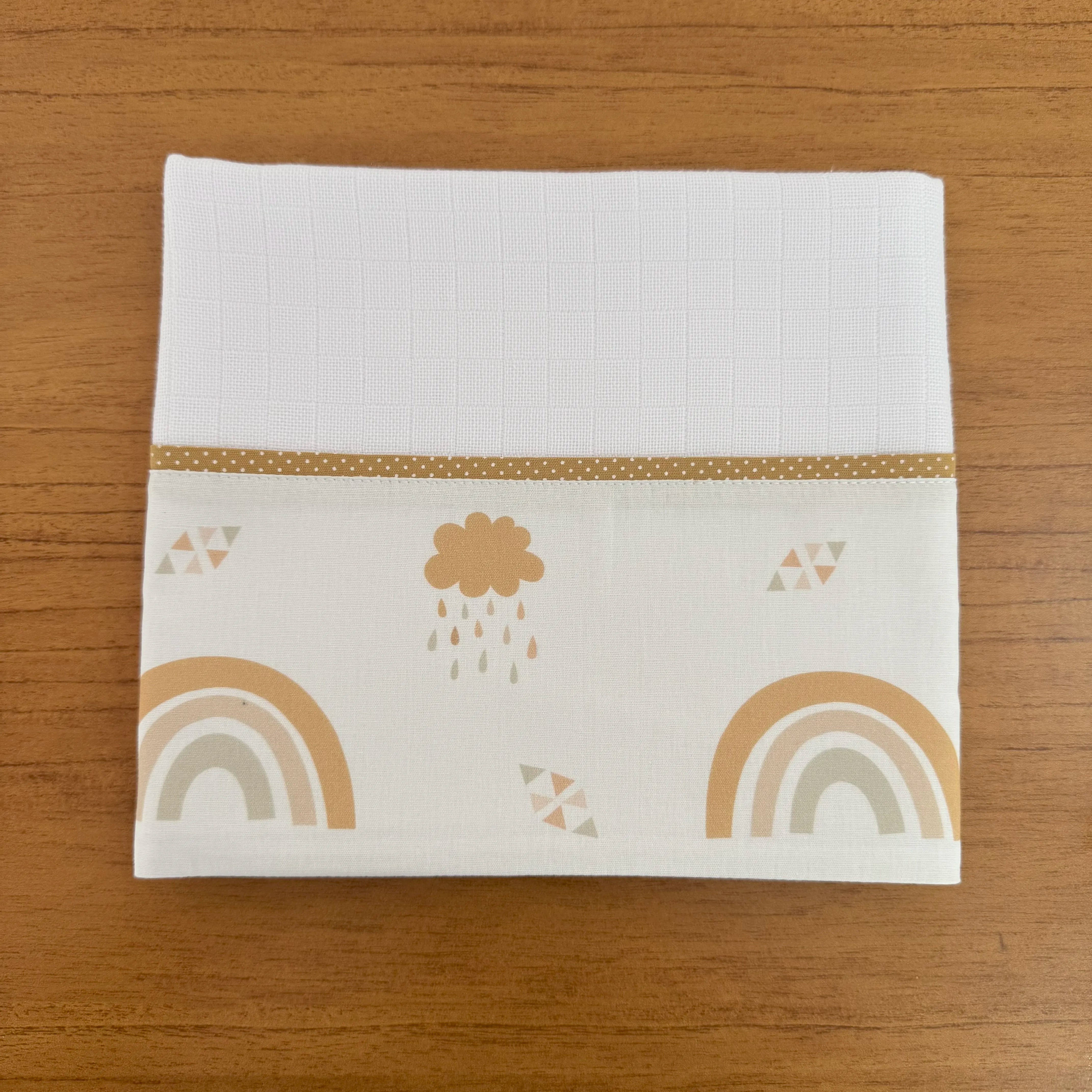 Kit Passeio 3 Peças: Fralda de Boca, Fralda de Ombro e Fralda Multiuso - Arco-iris