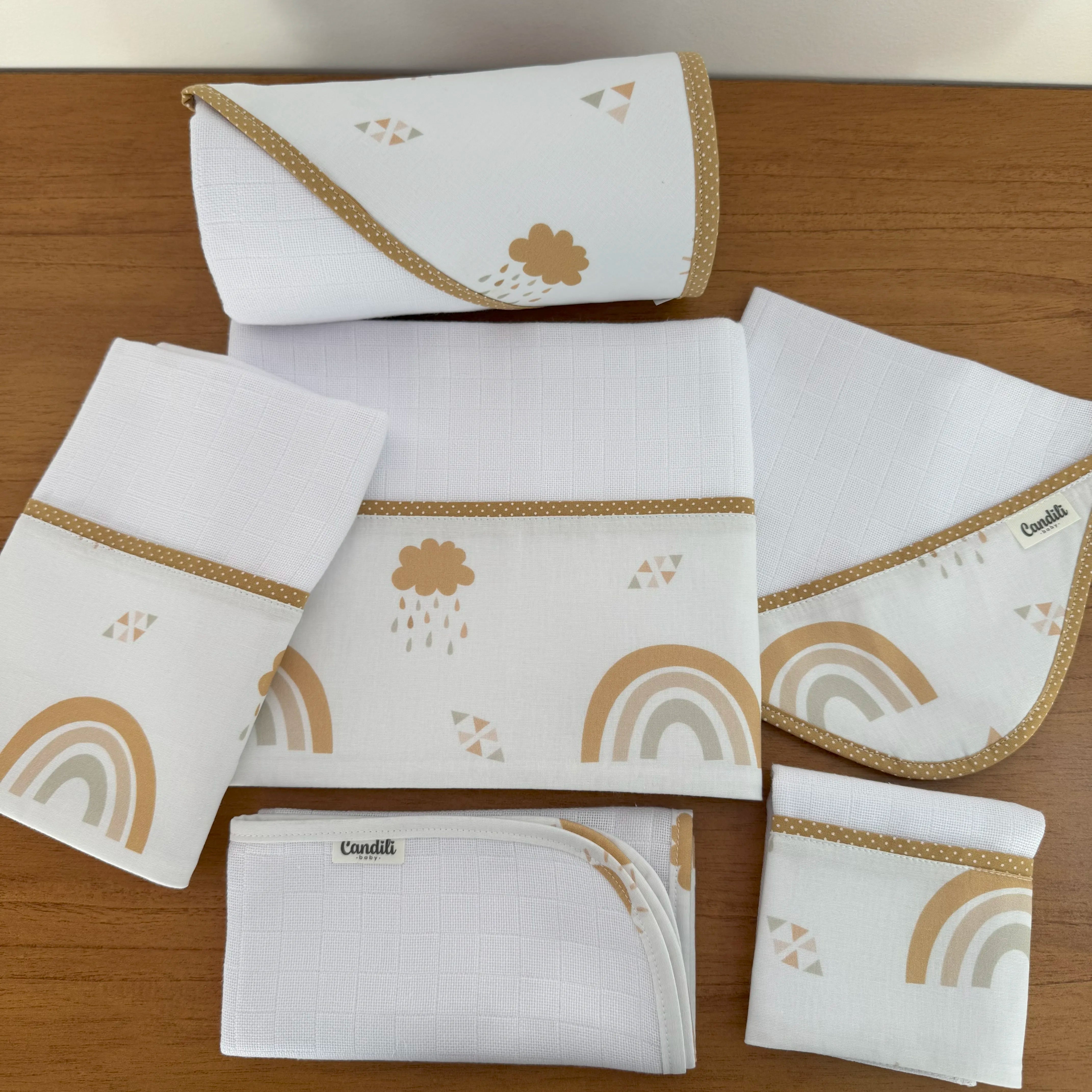 Kit Afeto 6 Peças: Fraldas de Boca, Fralda de Ombro, Fralda Multiuso e Toalha de Banho - Arco-iris