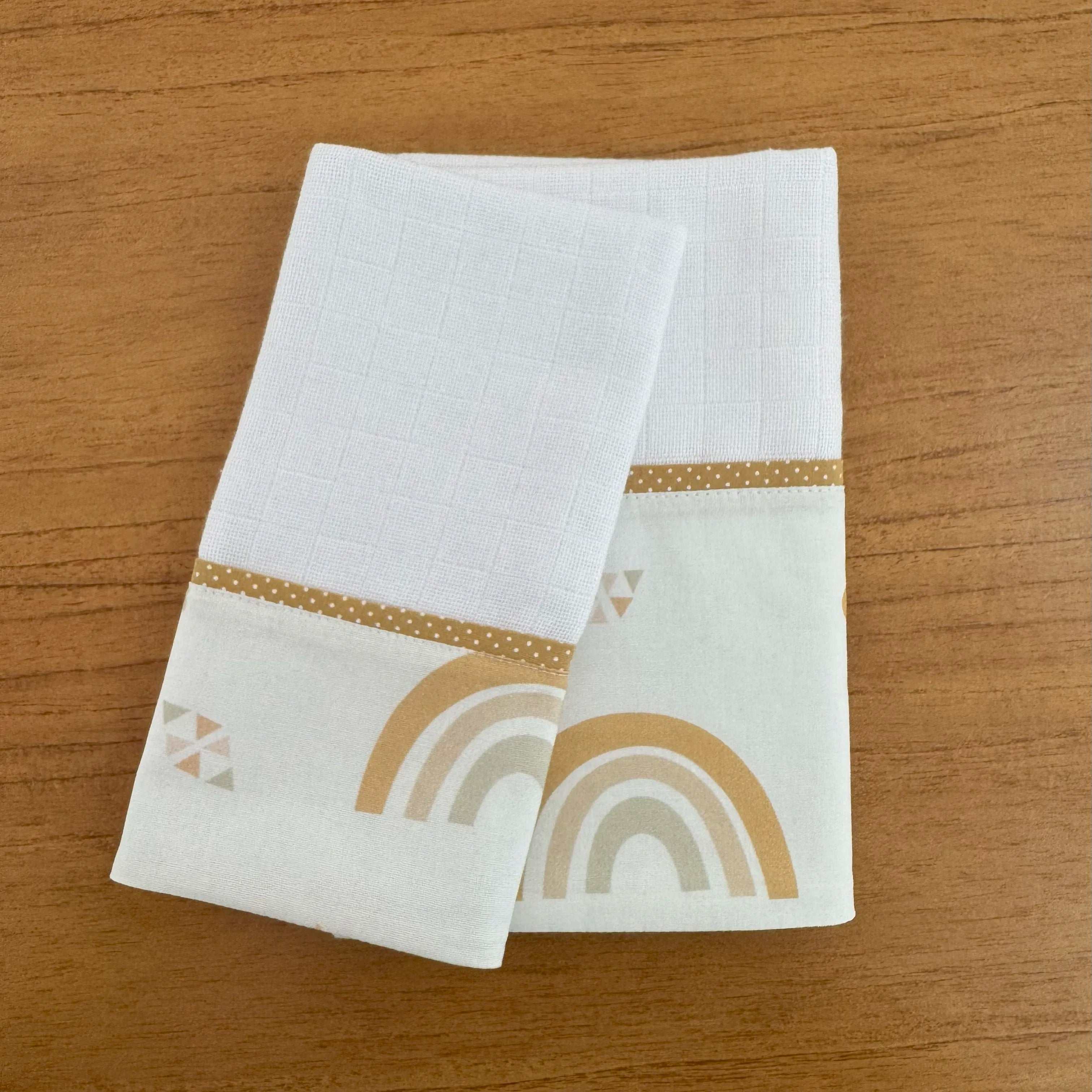 Kit Amamentação 2 Peças: Fralda de Ombro e Fralda de Boca - Arco-iris