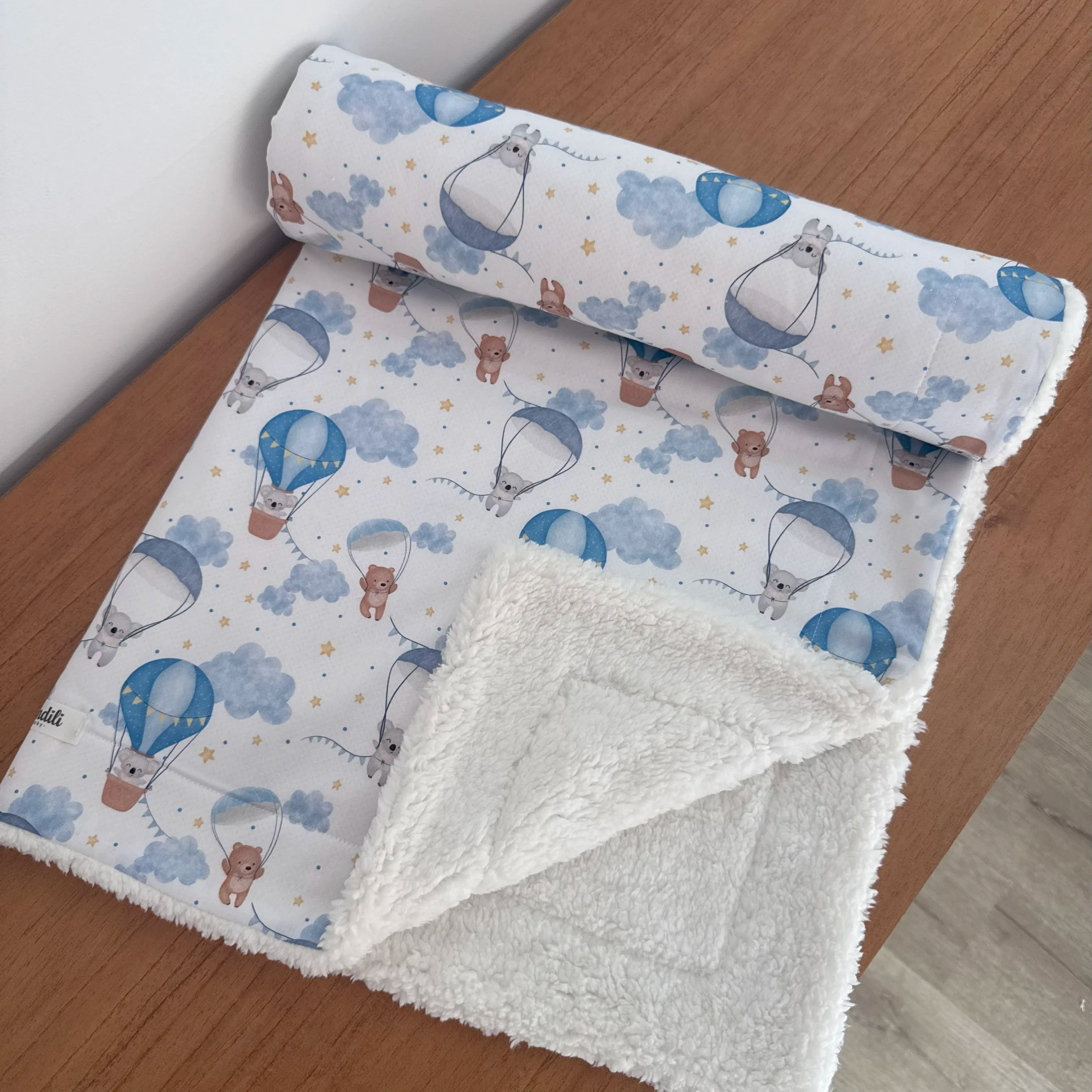 Cobertor Carneirinho - Balões e Paraquedas Azul