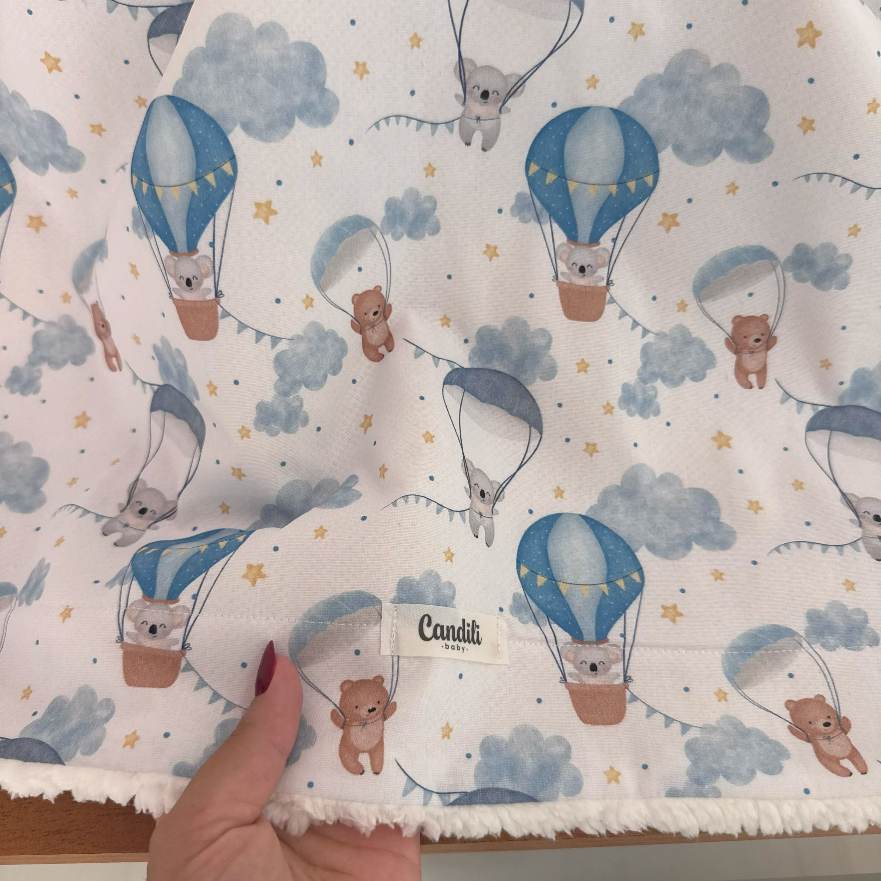 Cobertor Carneirinho - Balões e Paraquedas Azul