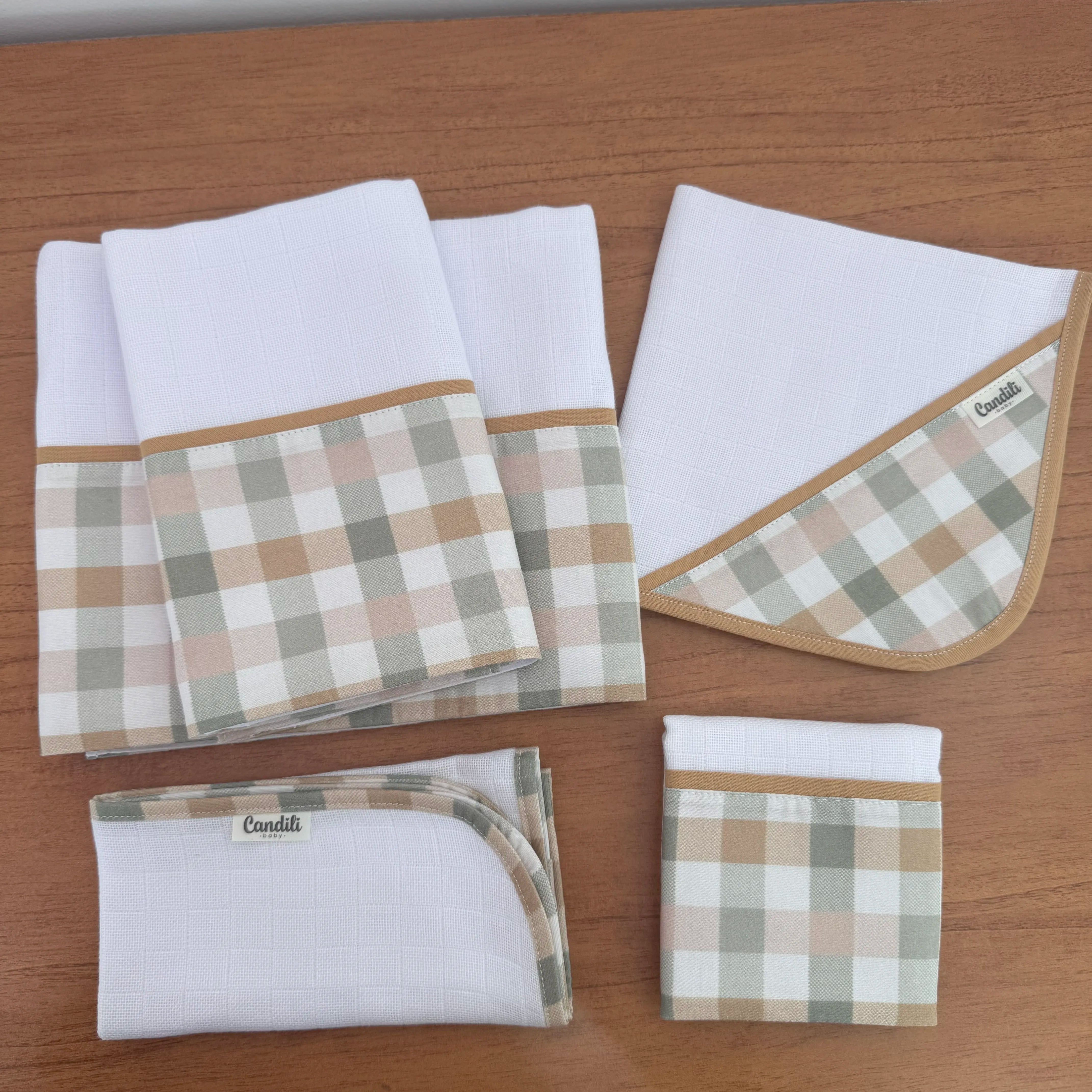 Kit Essencial 5 Peças: Fraldas de Boca, Fralda de Ombro e Fralda Multiuso - Xadrez e Cores